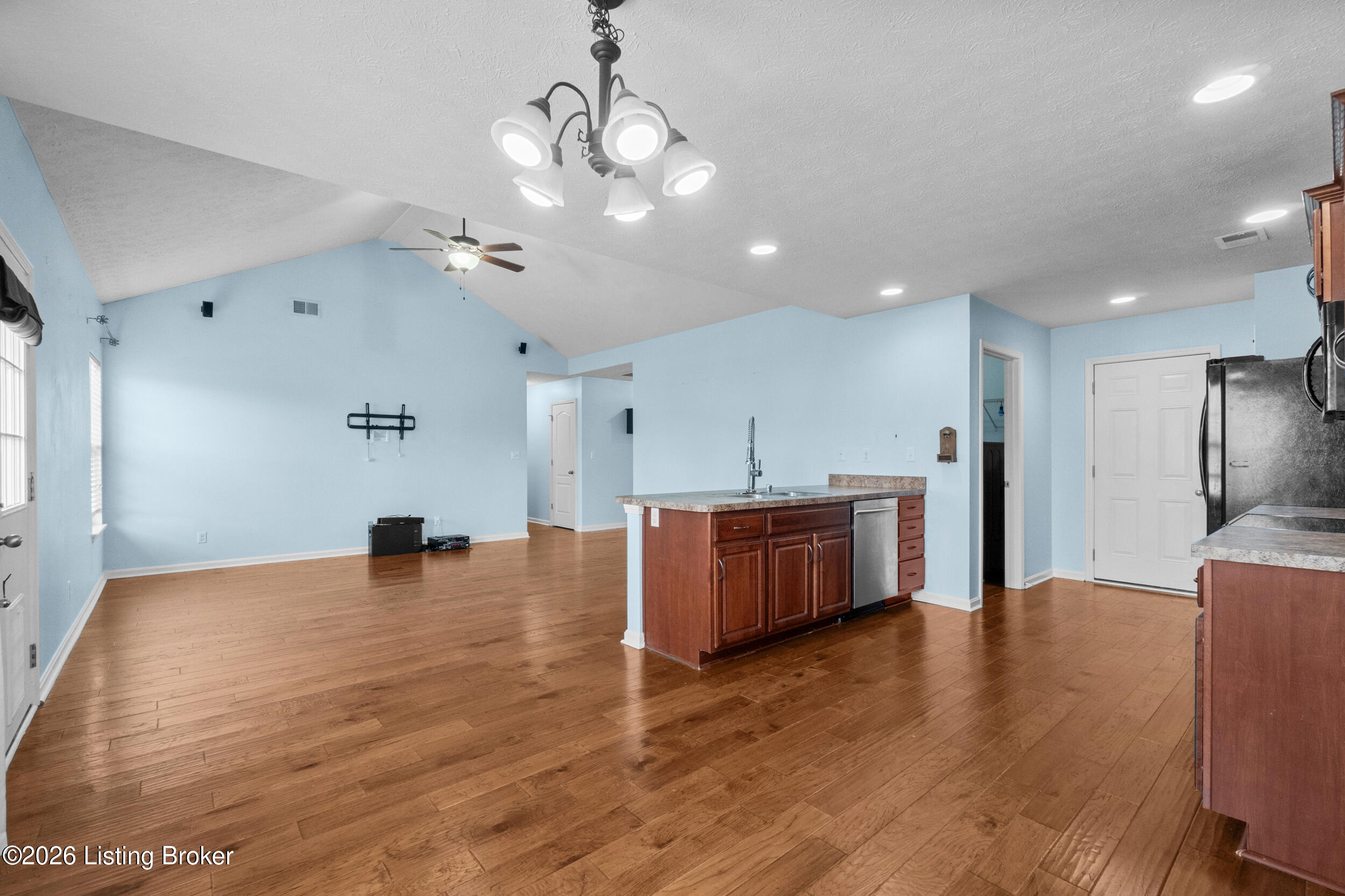 142 Hill Terrace Dr Property Photo 3