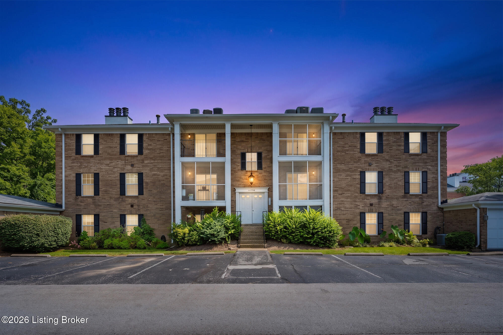 712 Donard Park Ave Property Photo 1