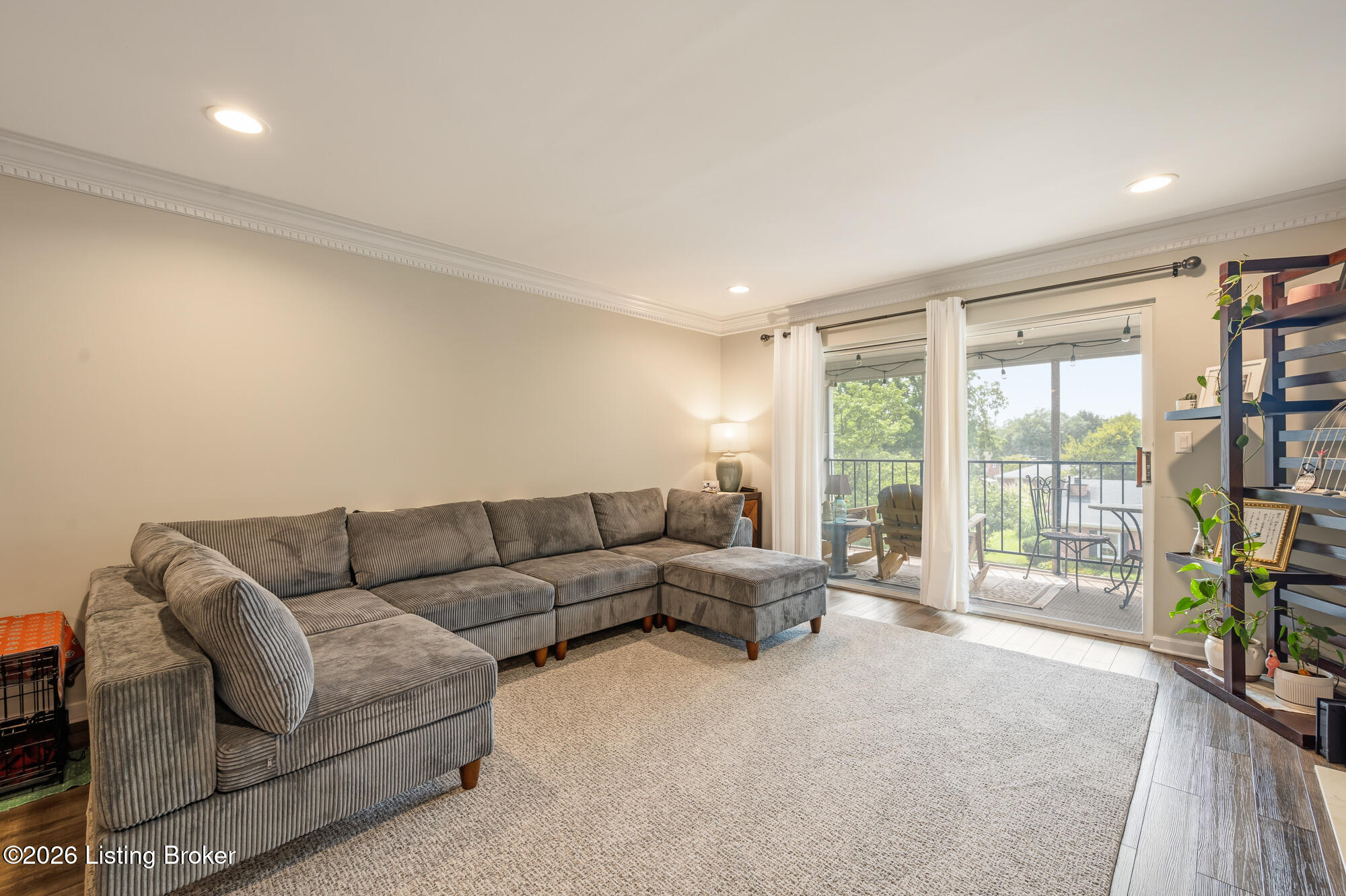 712 Donard Park Ave Property Photo 10