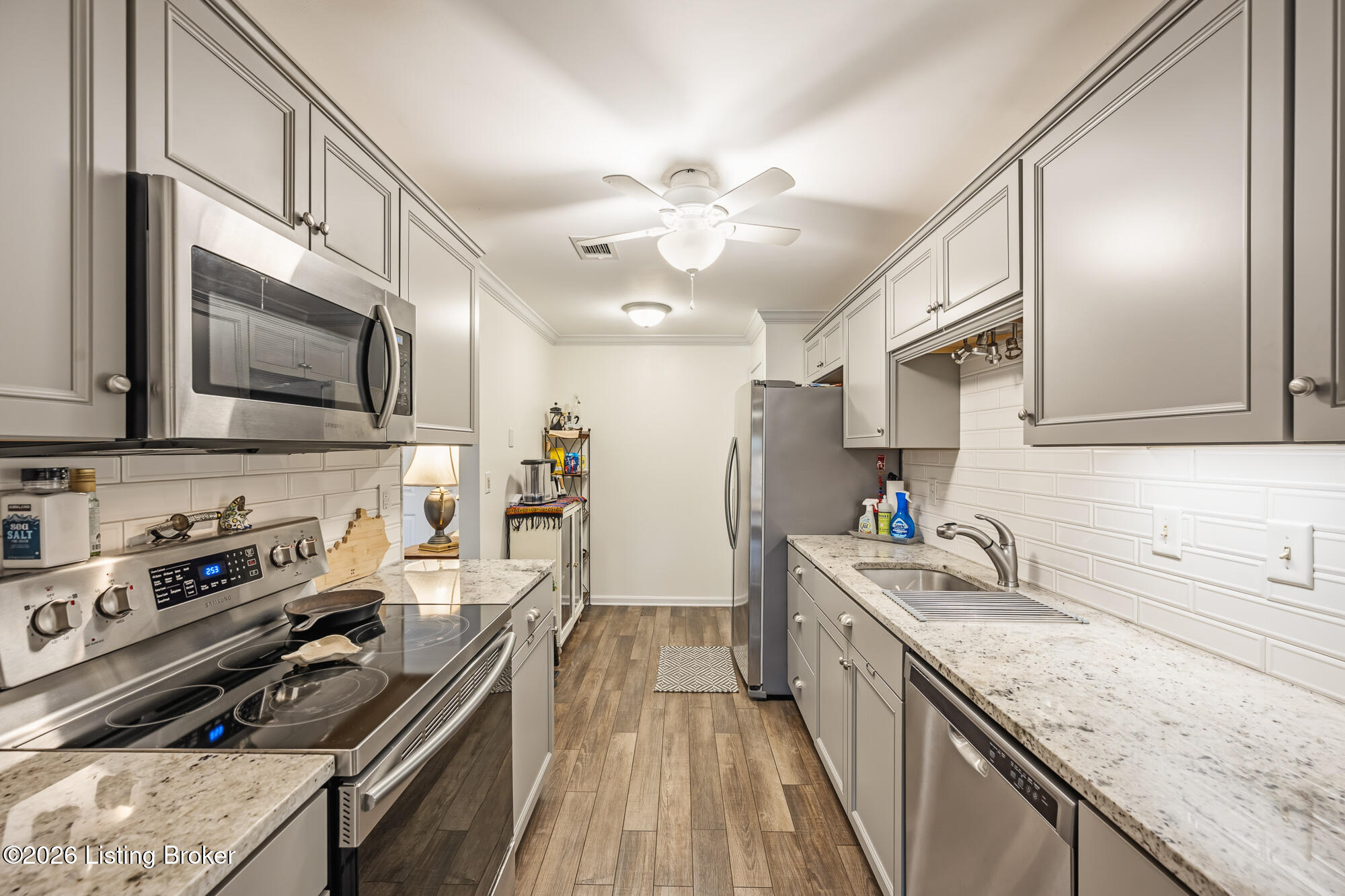 712 Donard Park Ave Property Photo 12
