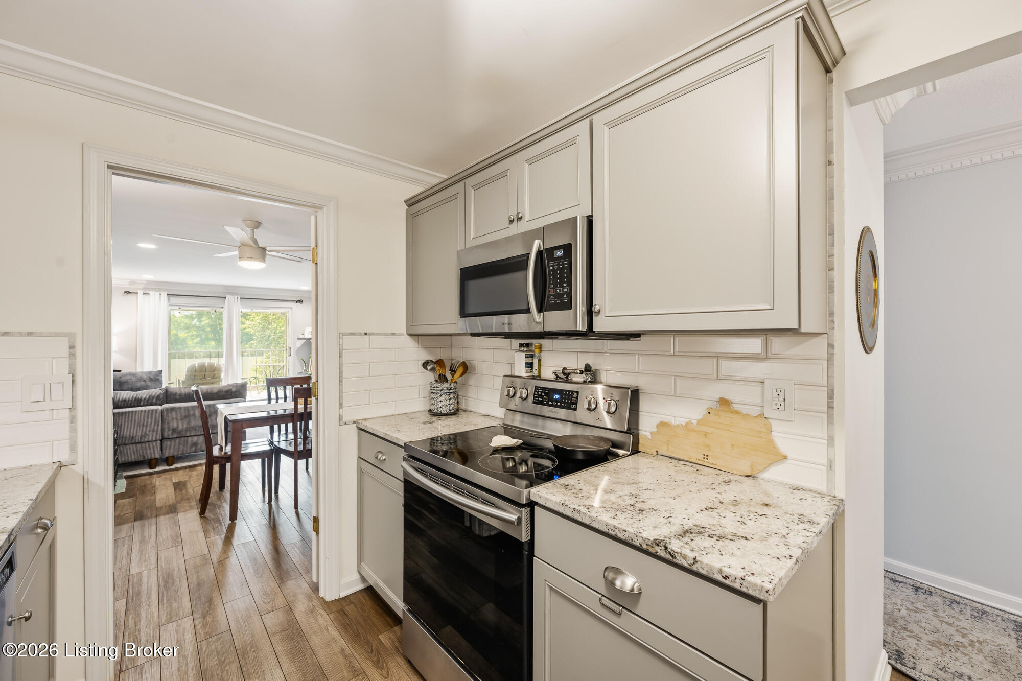 712 Donard Park Ave Property Photo 14