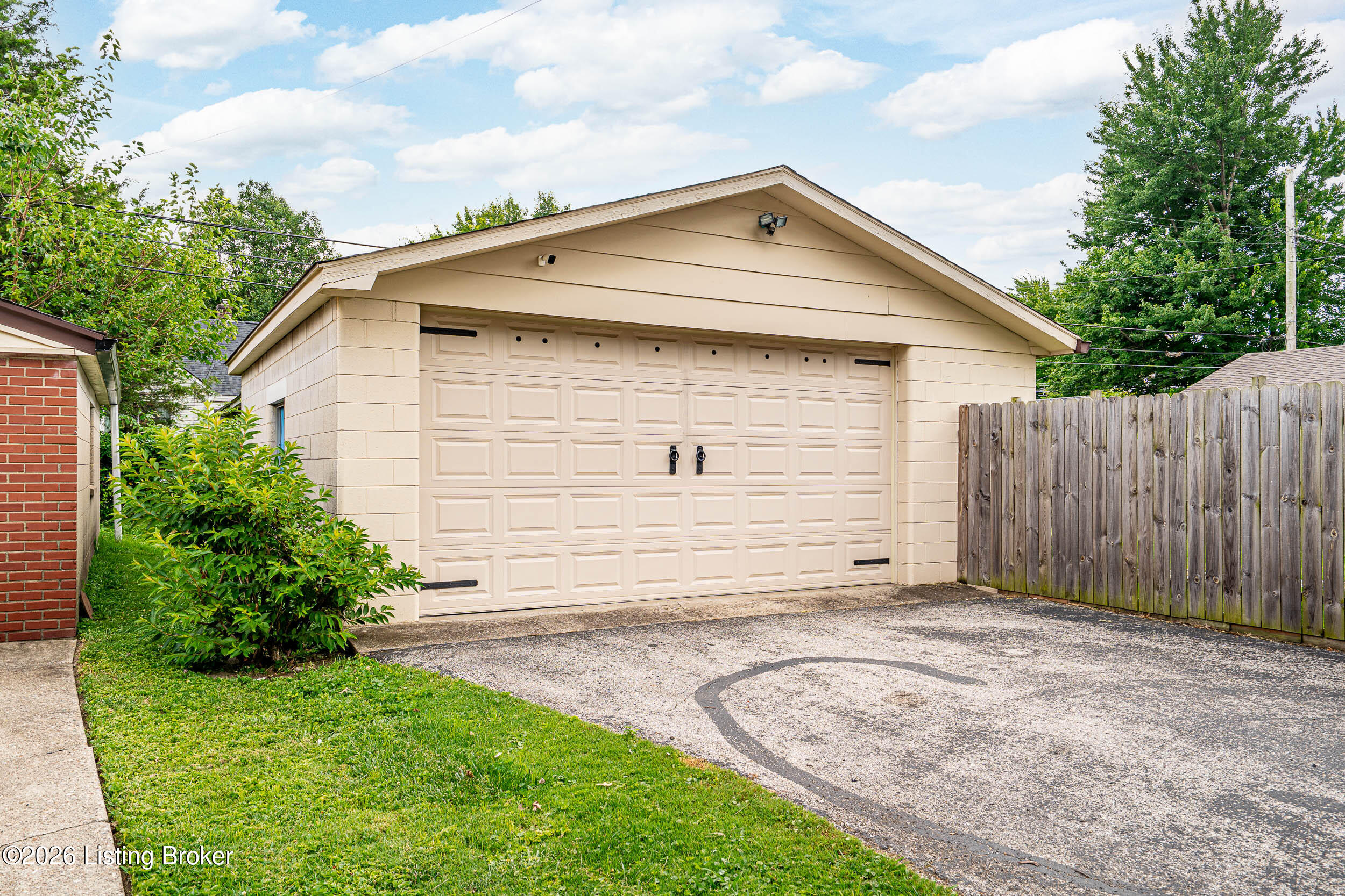 4509 Meridale Ave Property Photo 45