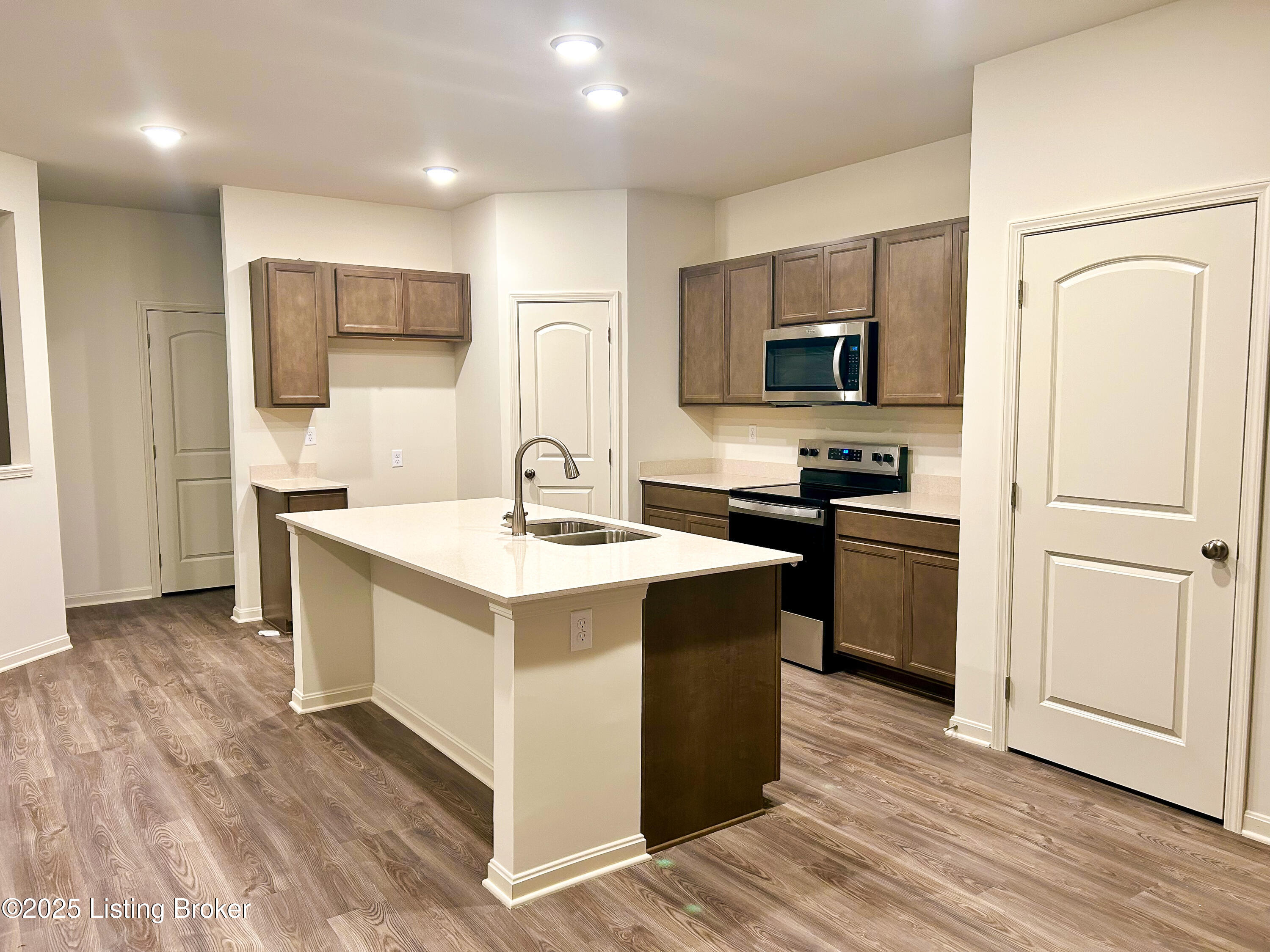 6509 Fair Ridge Ln Property Photo 2