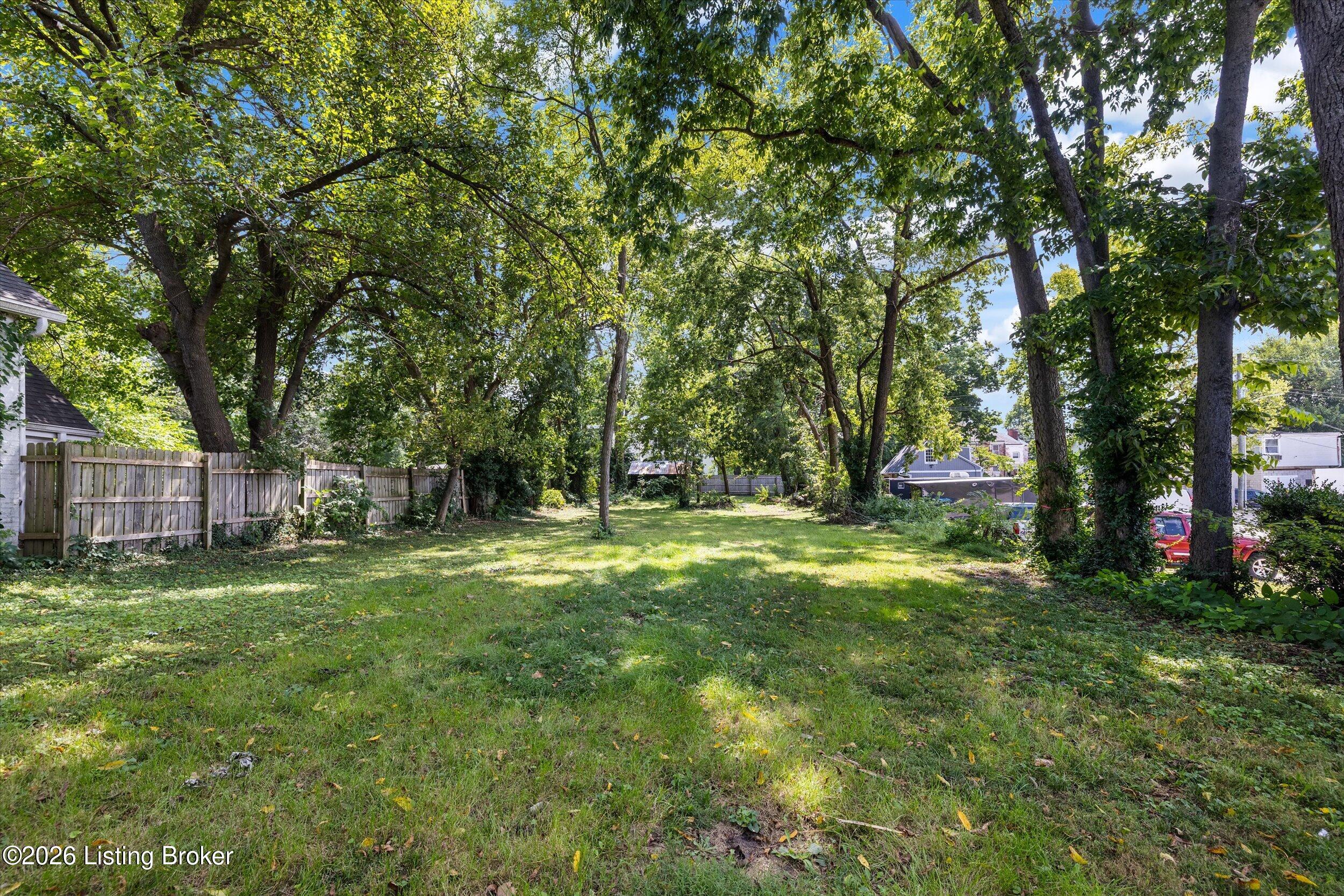 236 Lexington St Property Photo 7