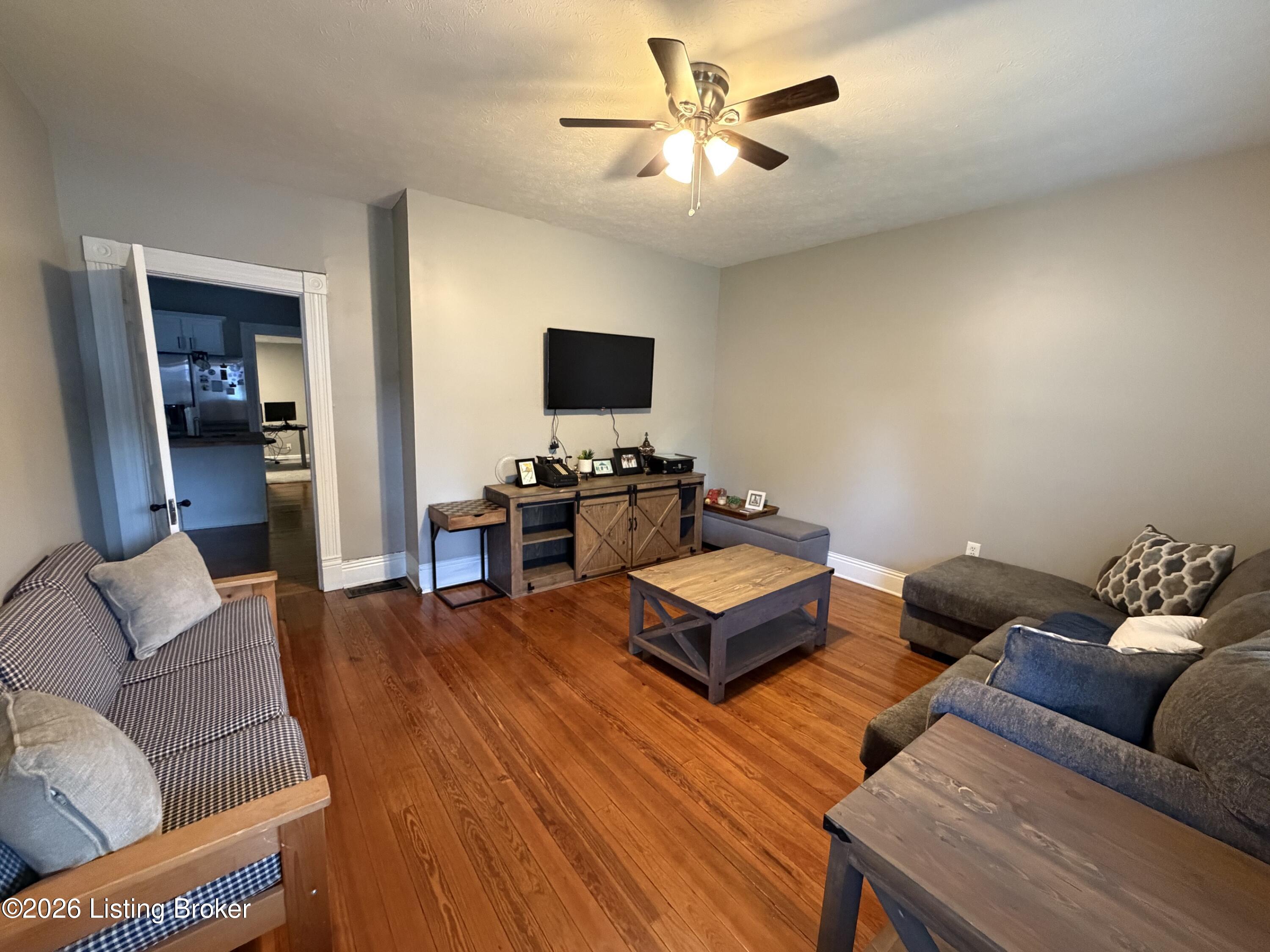 712 Camden Ave Property Photo 4