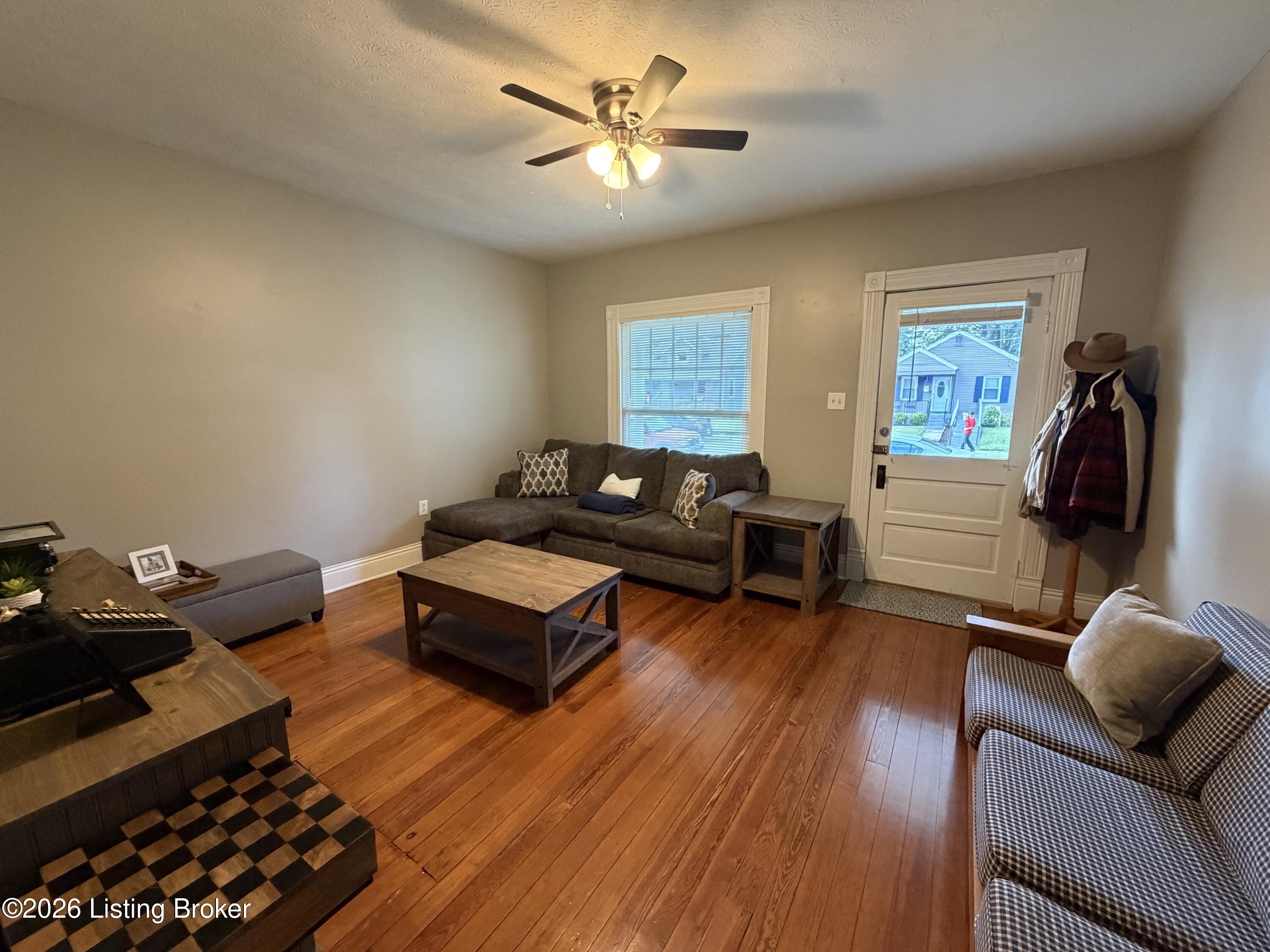 712 Camden Ave Property Photo 6