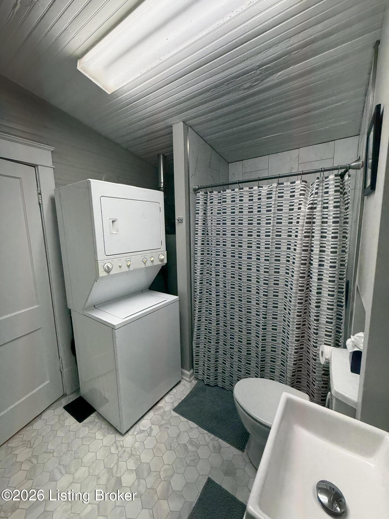712 Camden Ave Property Photo 12