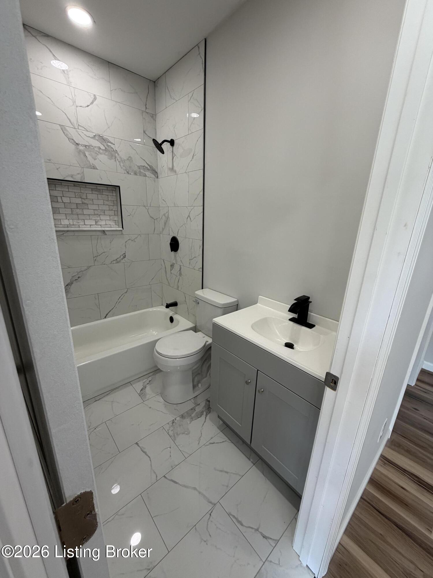 731 W Saint Catherine St Property Photo 6