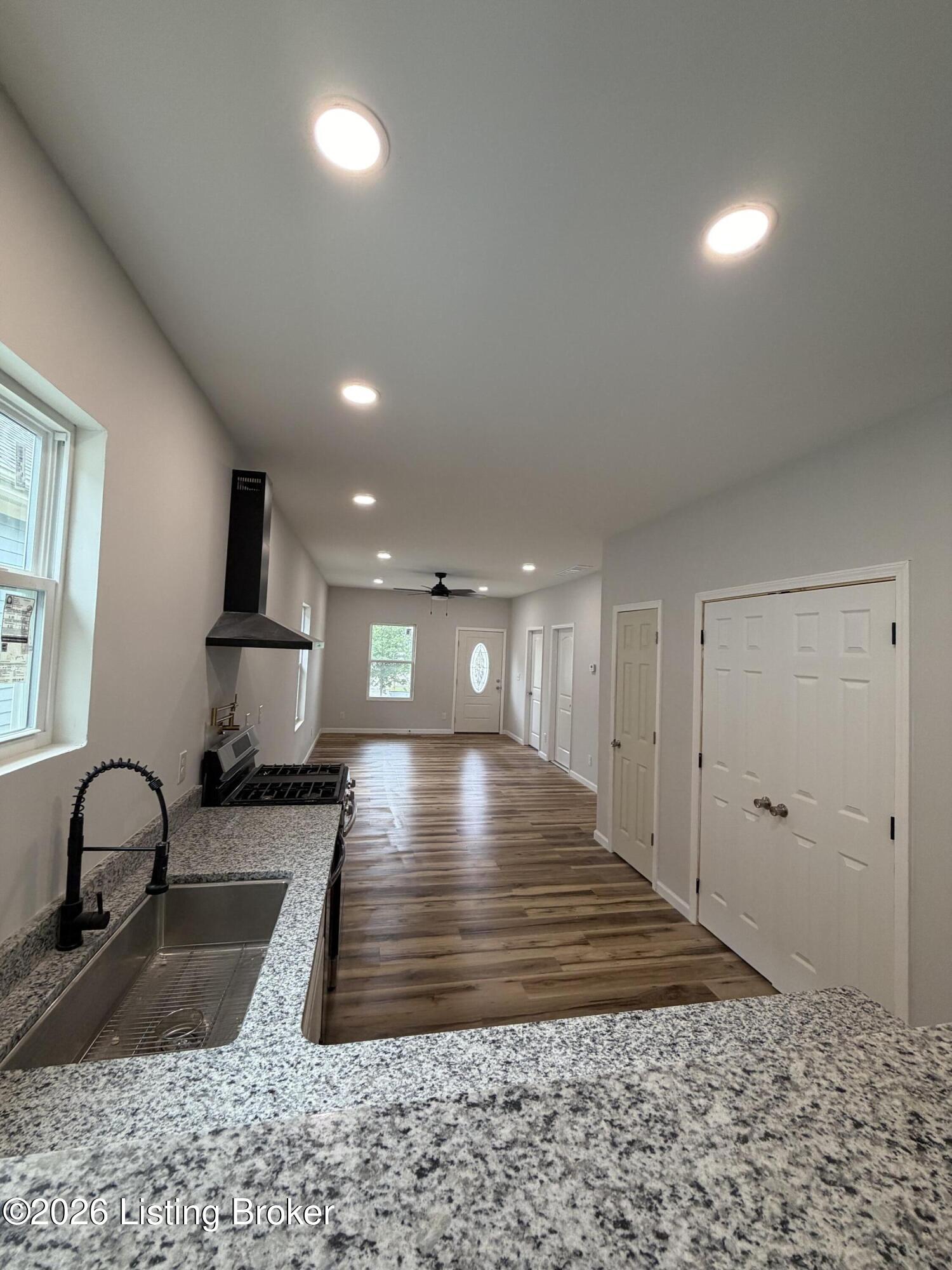 731 W Saint Catherine St Property Photo 12