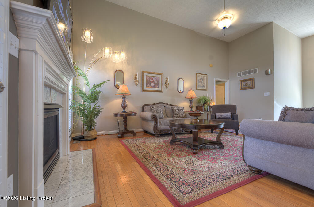 9411 Alex Ct Property Photo 4