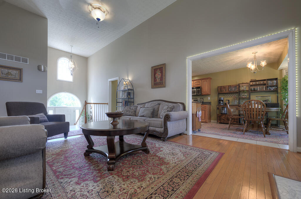 9411 Alex Ct Property Photo 7