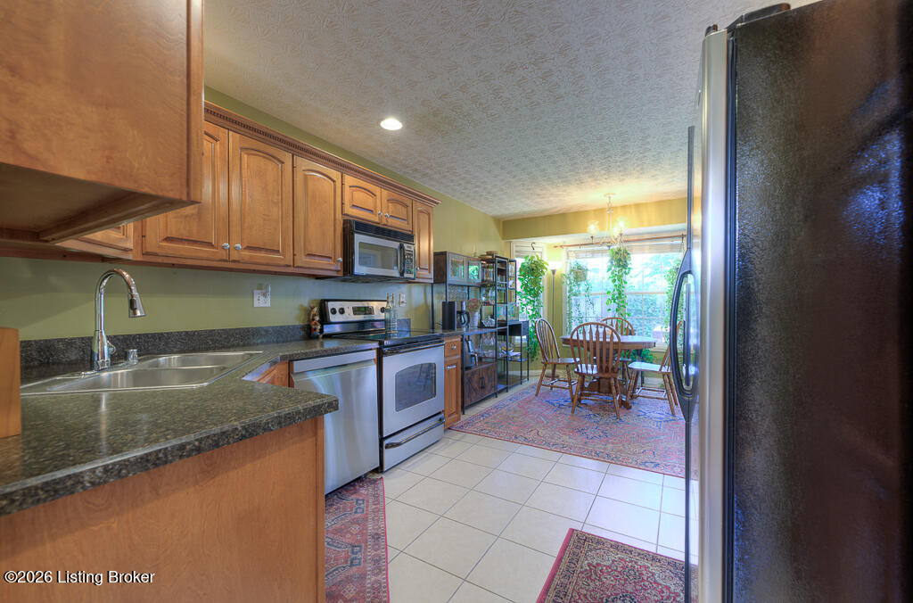 9411 Alex Ct Property Photo 8