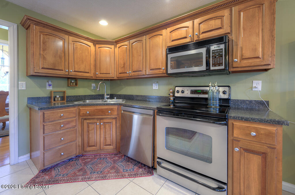 9411 Alex Ct Property Photo 12