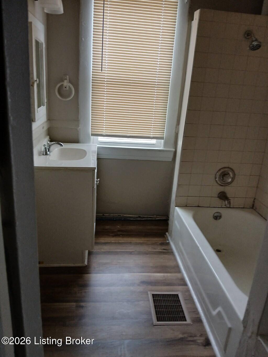 736 Dearborn Ave Property Photo 11