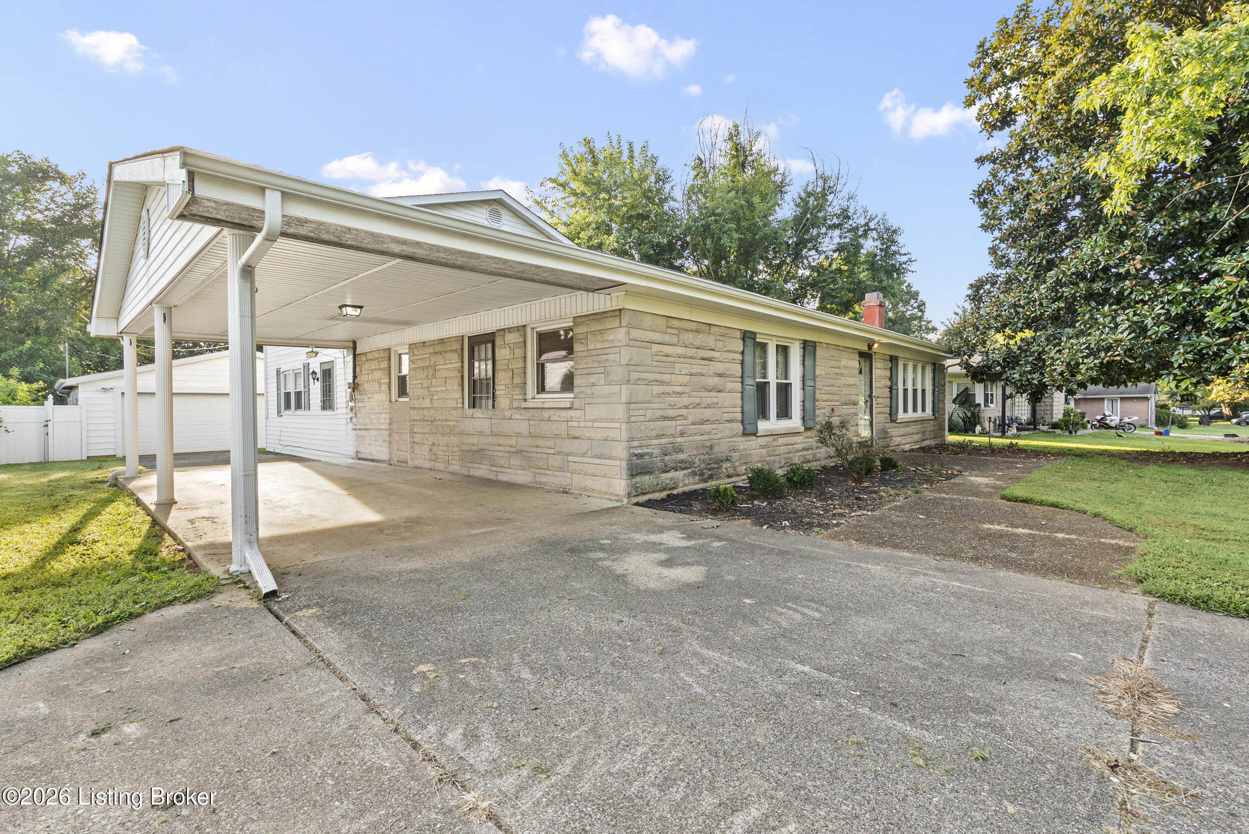 144 Harris Dr Property Photo 3