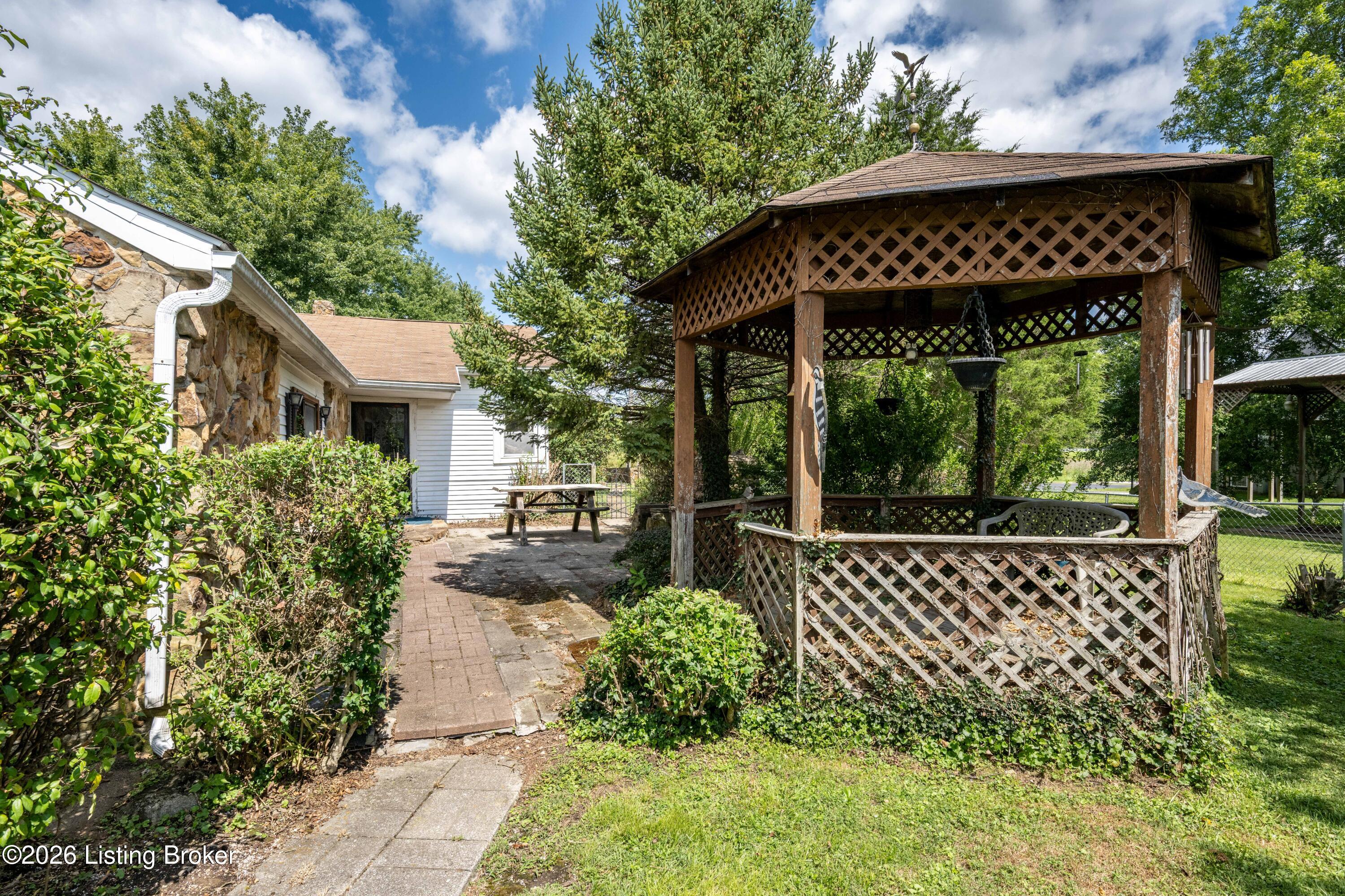 4678 Duffy Rd Property Photo 5