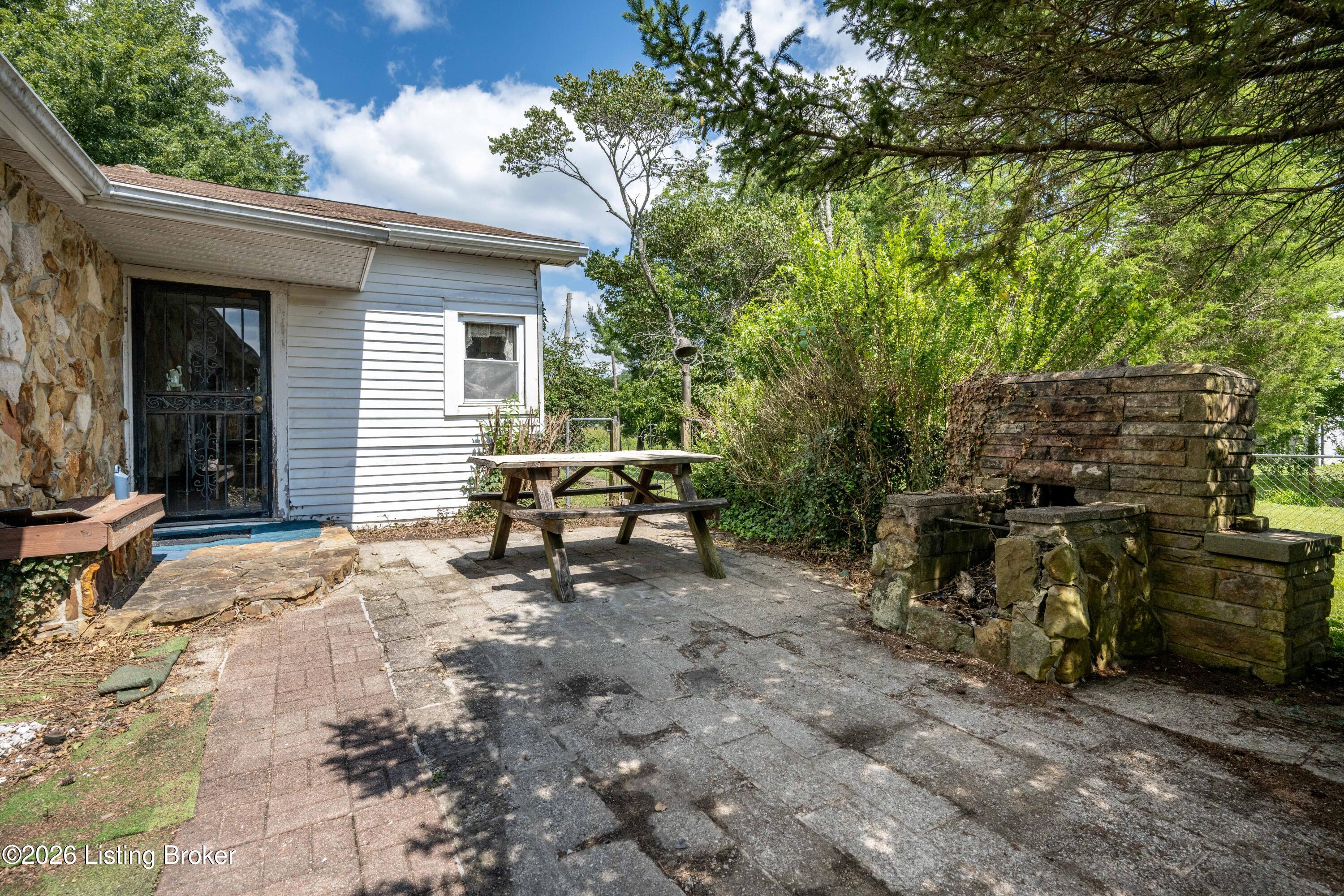 4678 Duffy Rd Property Photo 6