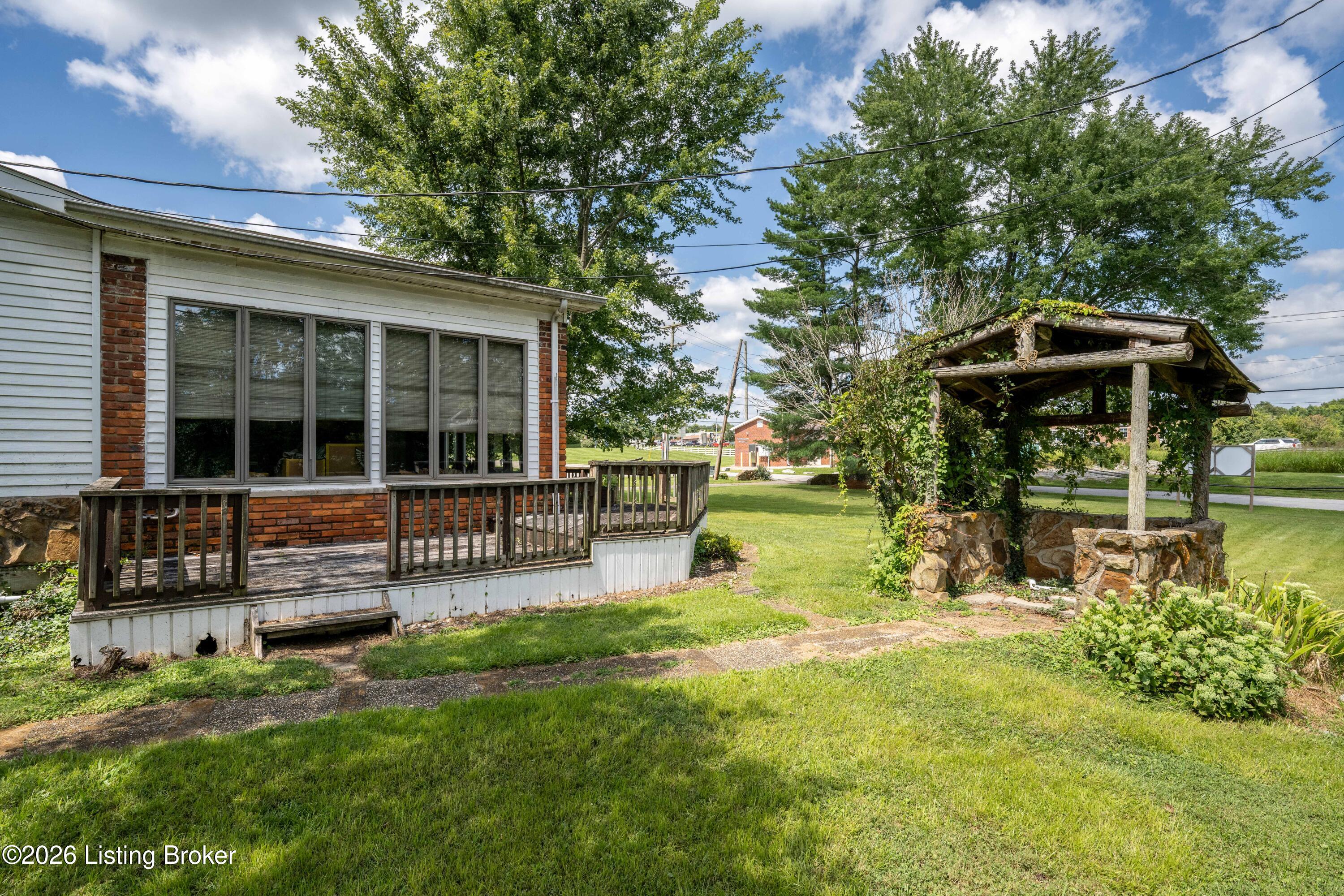 4678 Duffy Rd Property Photo 9