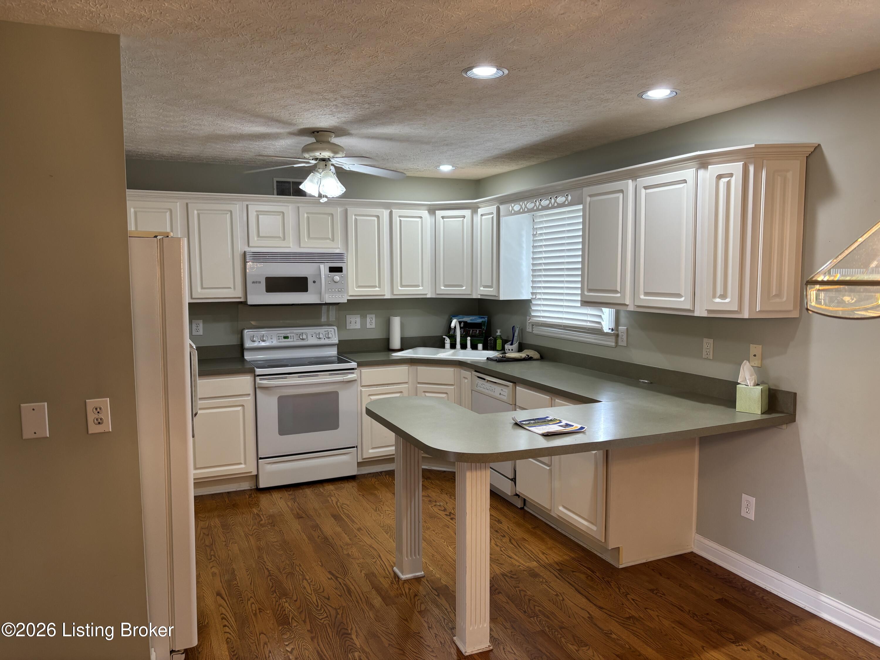 6406 Autumn Oak Way Property Photo 8