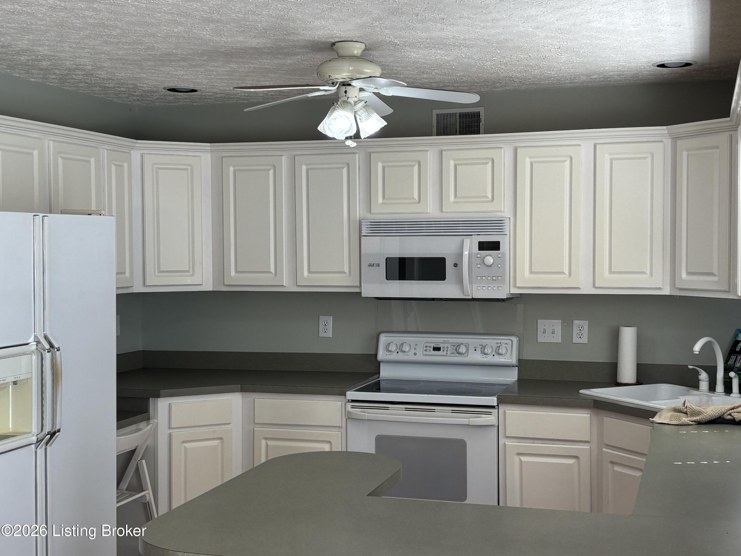 6406 Autumn Oak Way Property Photo 11