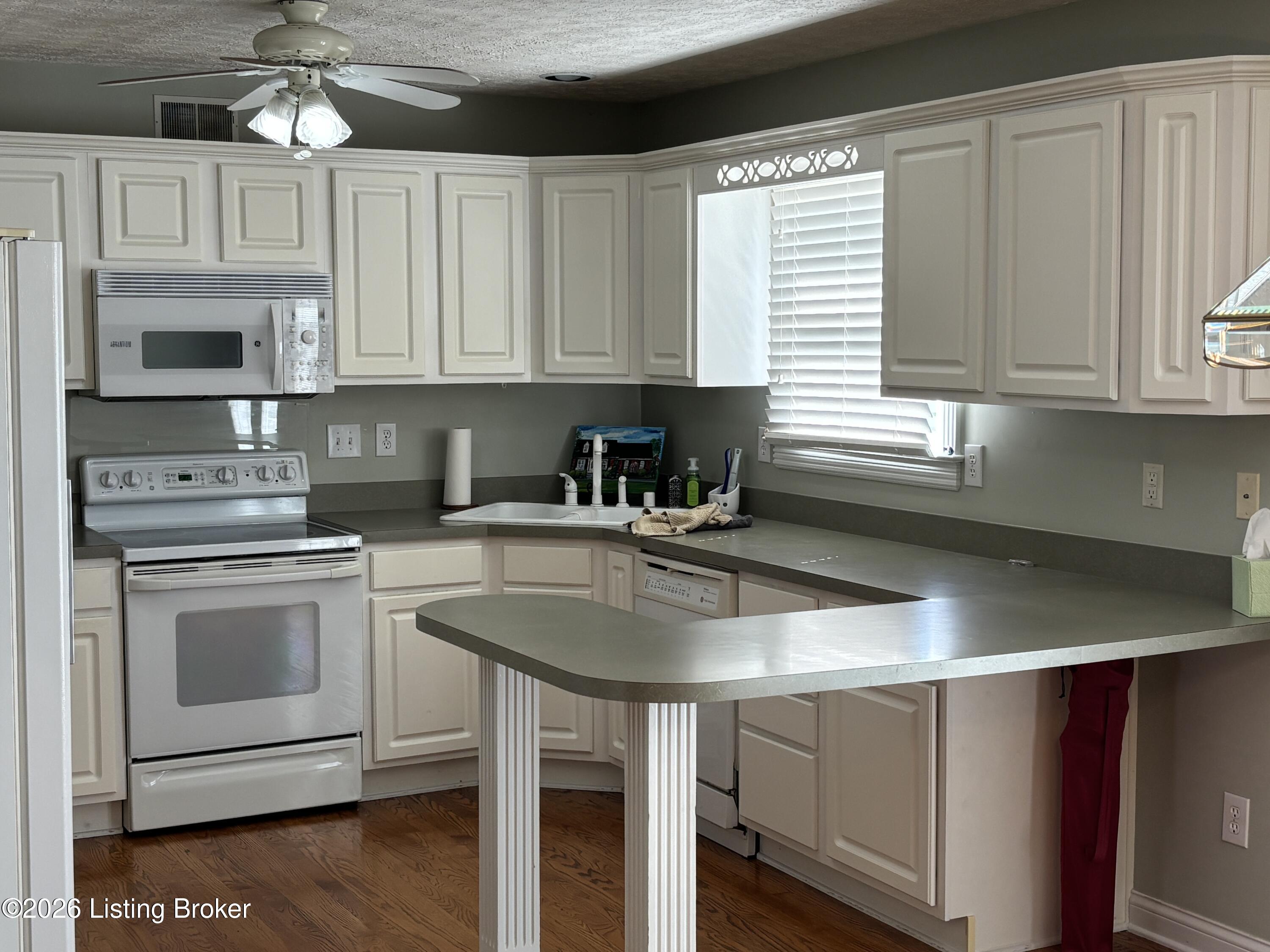6406 Autumn Oak Way Property Photo 12