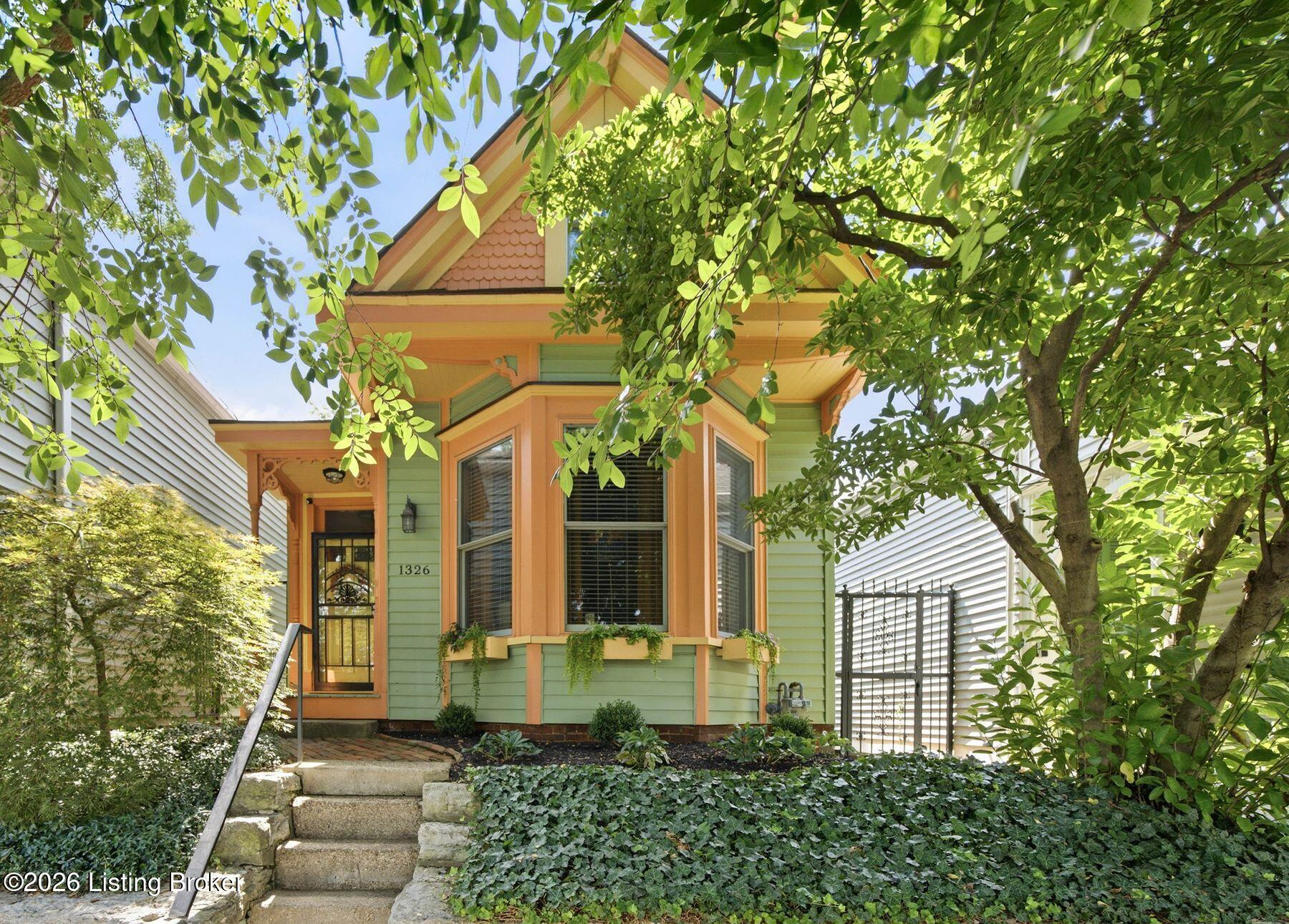 1326 E Breckinridge St