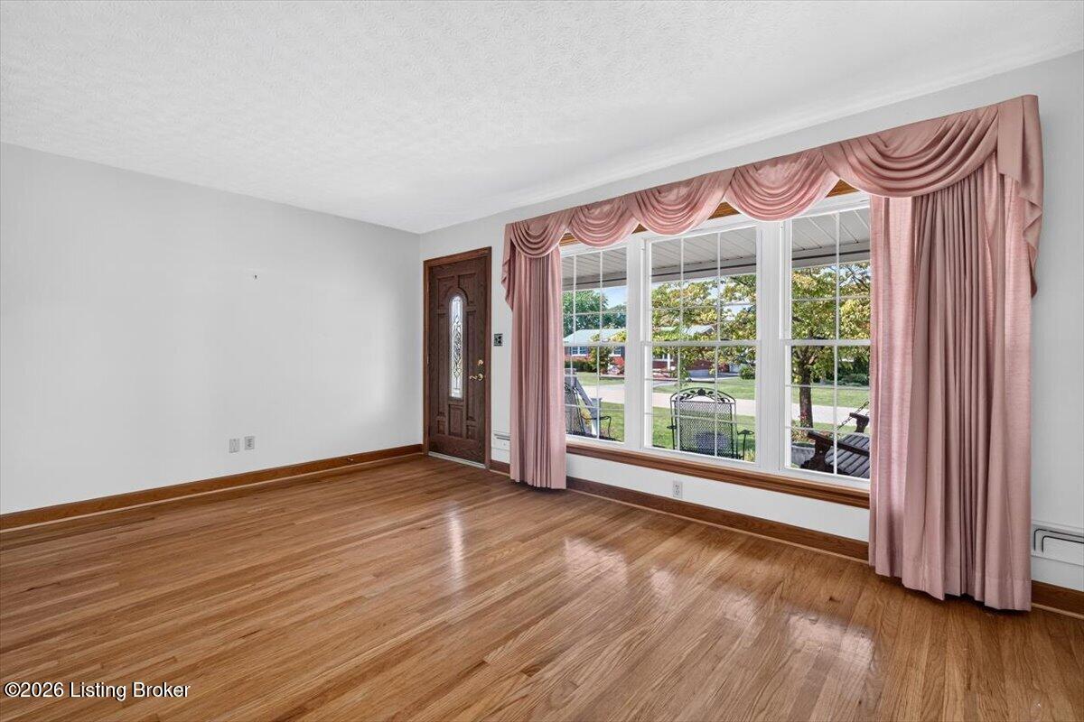 7306 Lorenzo Ln Property Photo 5