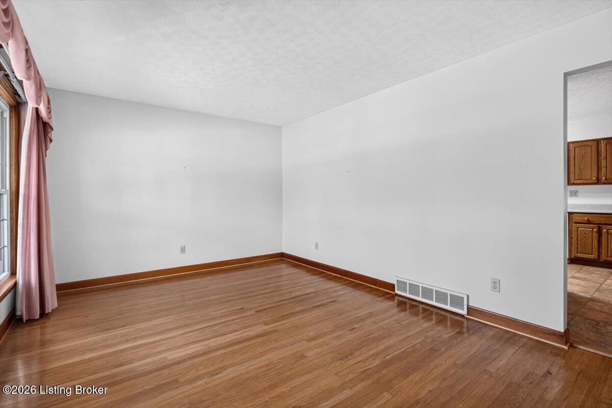 7306 Lorenzo Ln Property Photo 6