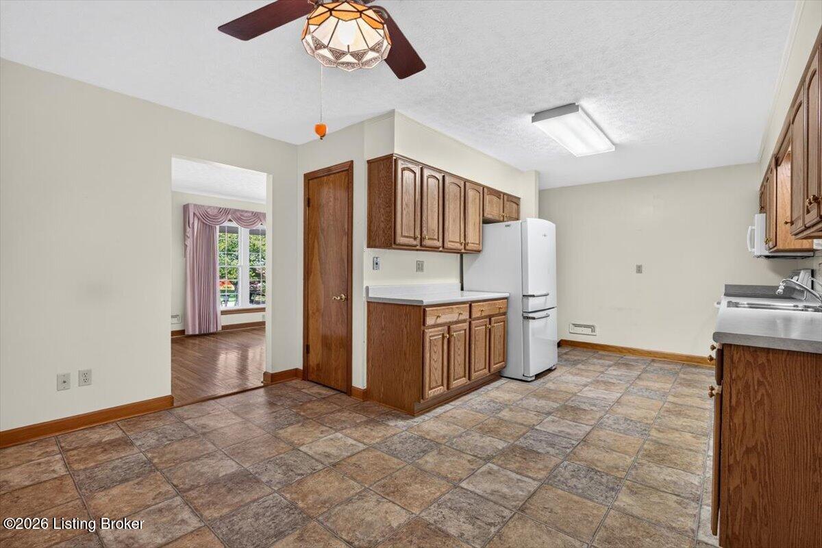 7306 Lorenzo Ln Property Photo 9