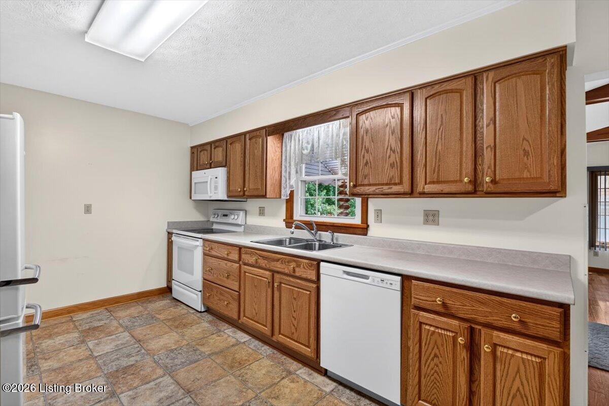 7306 Lorenzo Ln Property Photo 10