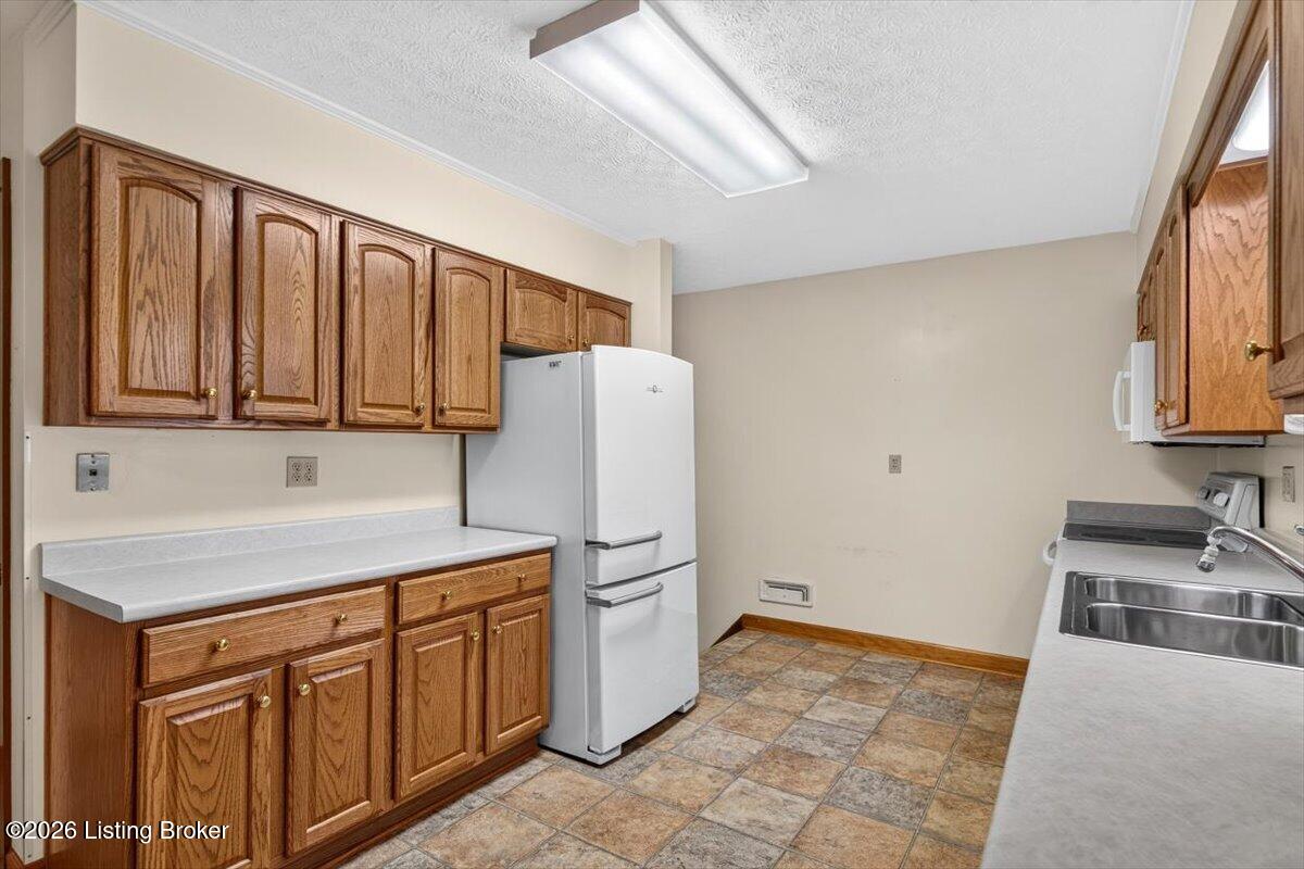 7306 Lorenzo Ln Property Photo 11