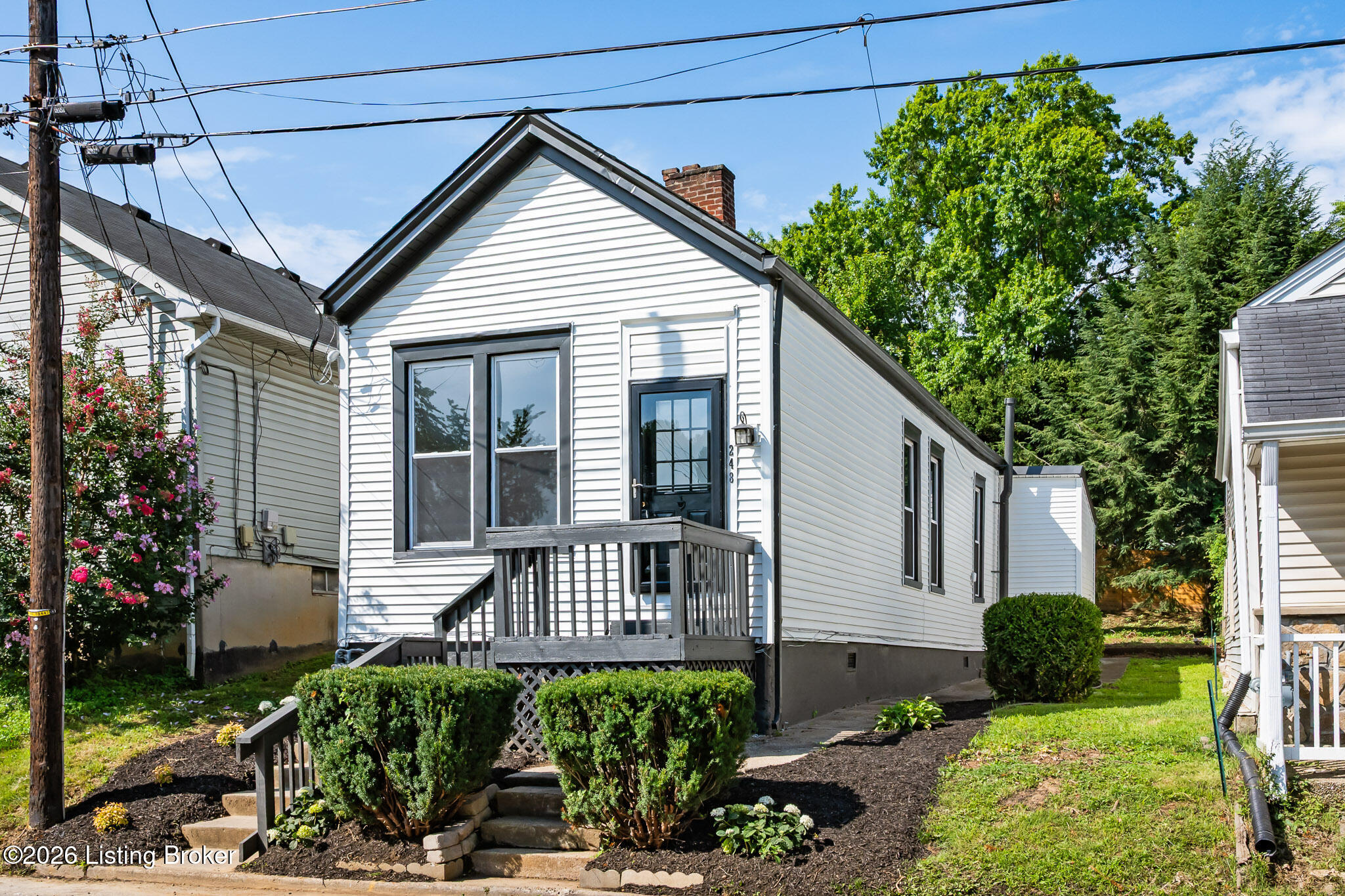 248 Thompson Ave Property Photo 1