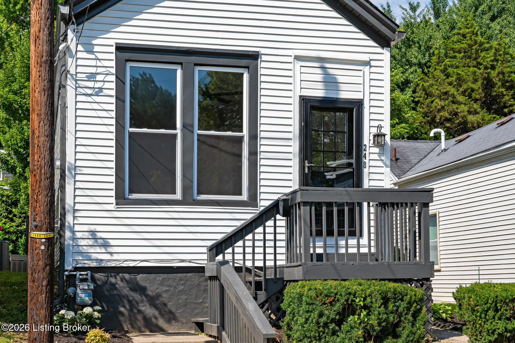 248 Thompson Ave Property Photo 4
