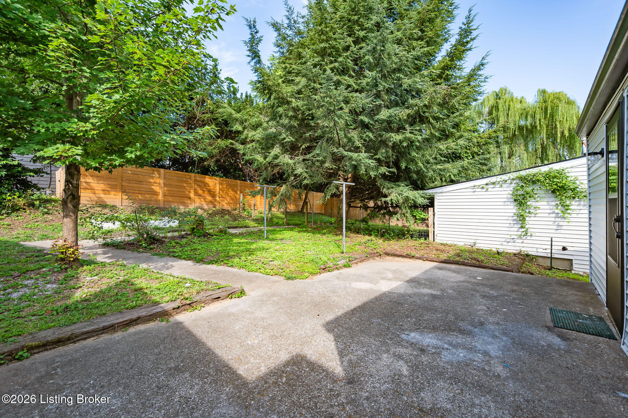 248 Thompson Ave Property Photo 27