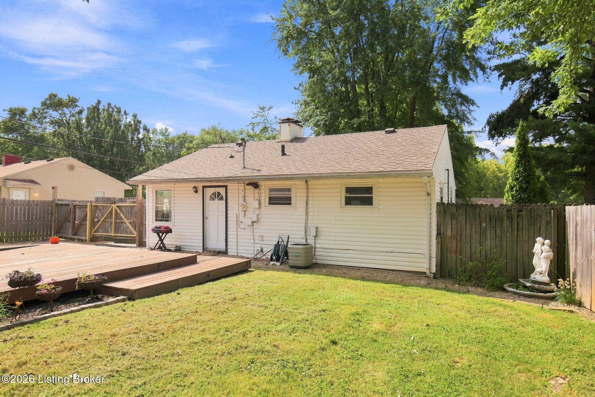241 Derby Ave Property Photo 4