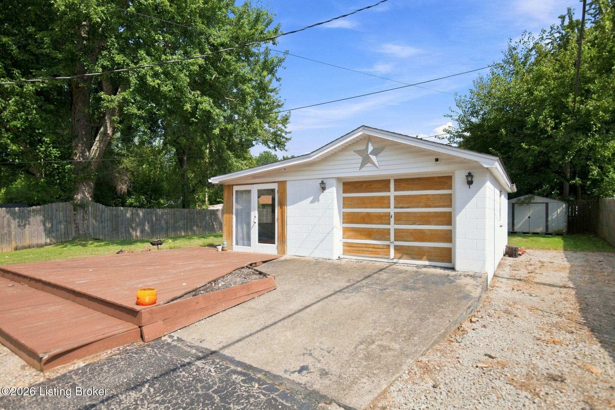 241 Derby Ave Property Photo 4