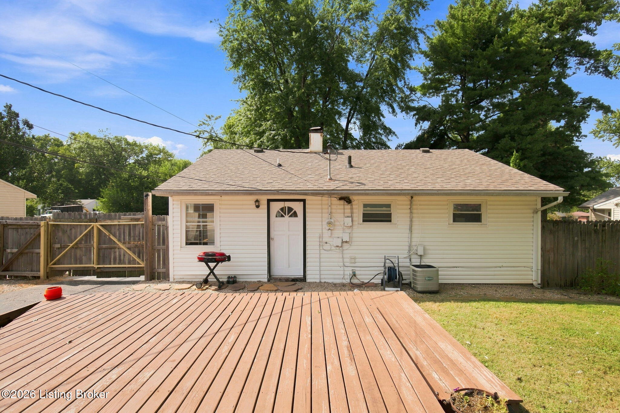 241 Derby Ave Property Photo 17