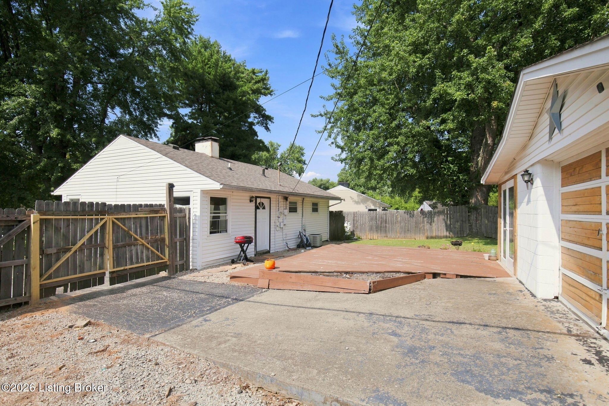 241 Derby Ave Property Photo 22