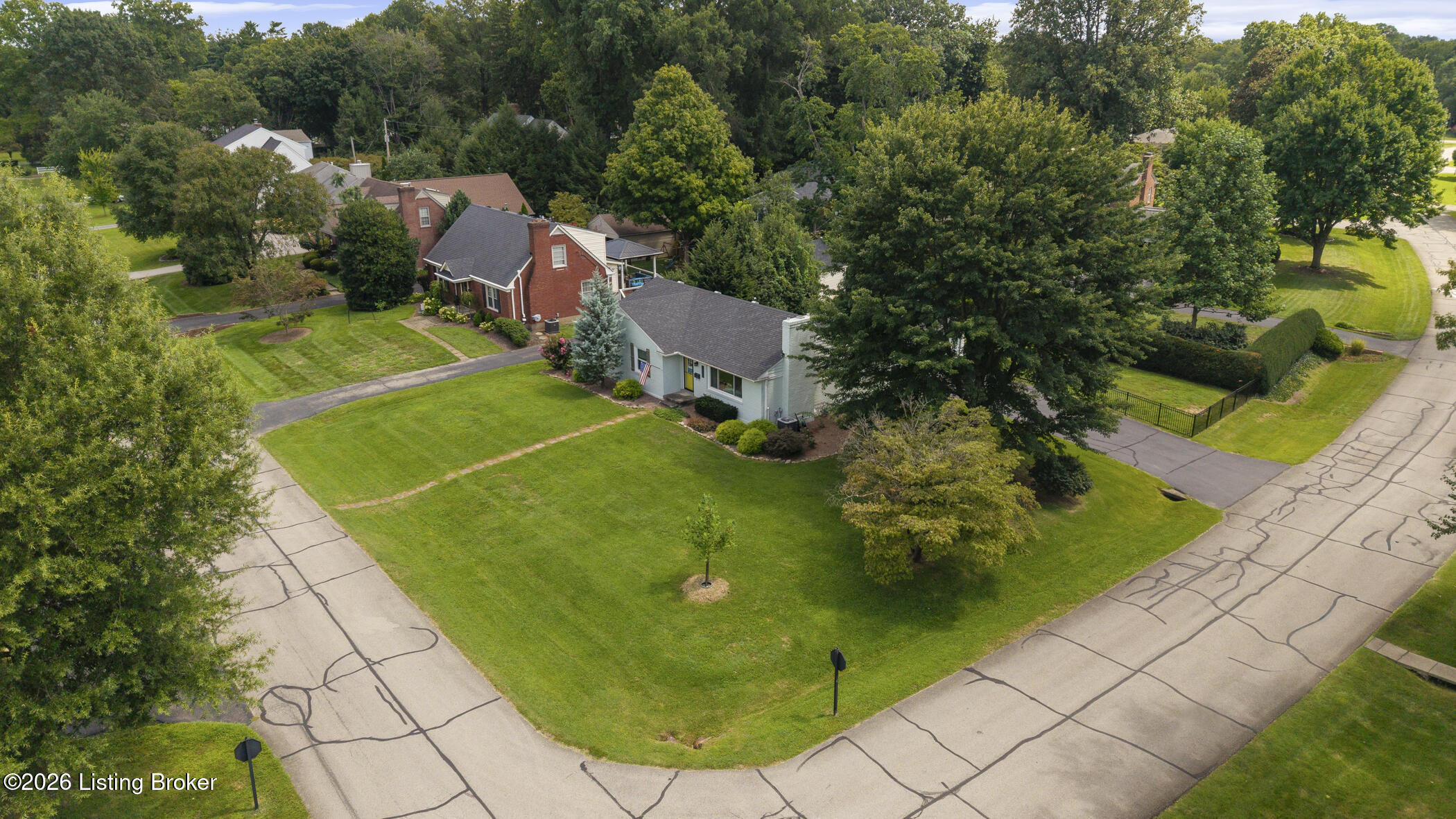 8800 Charing Cross Rd Property Photo 2