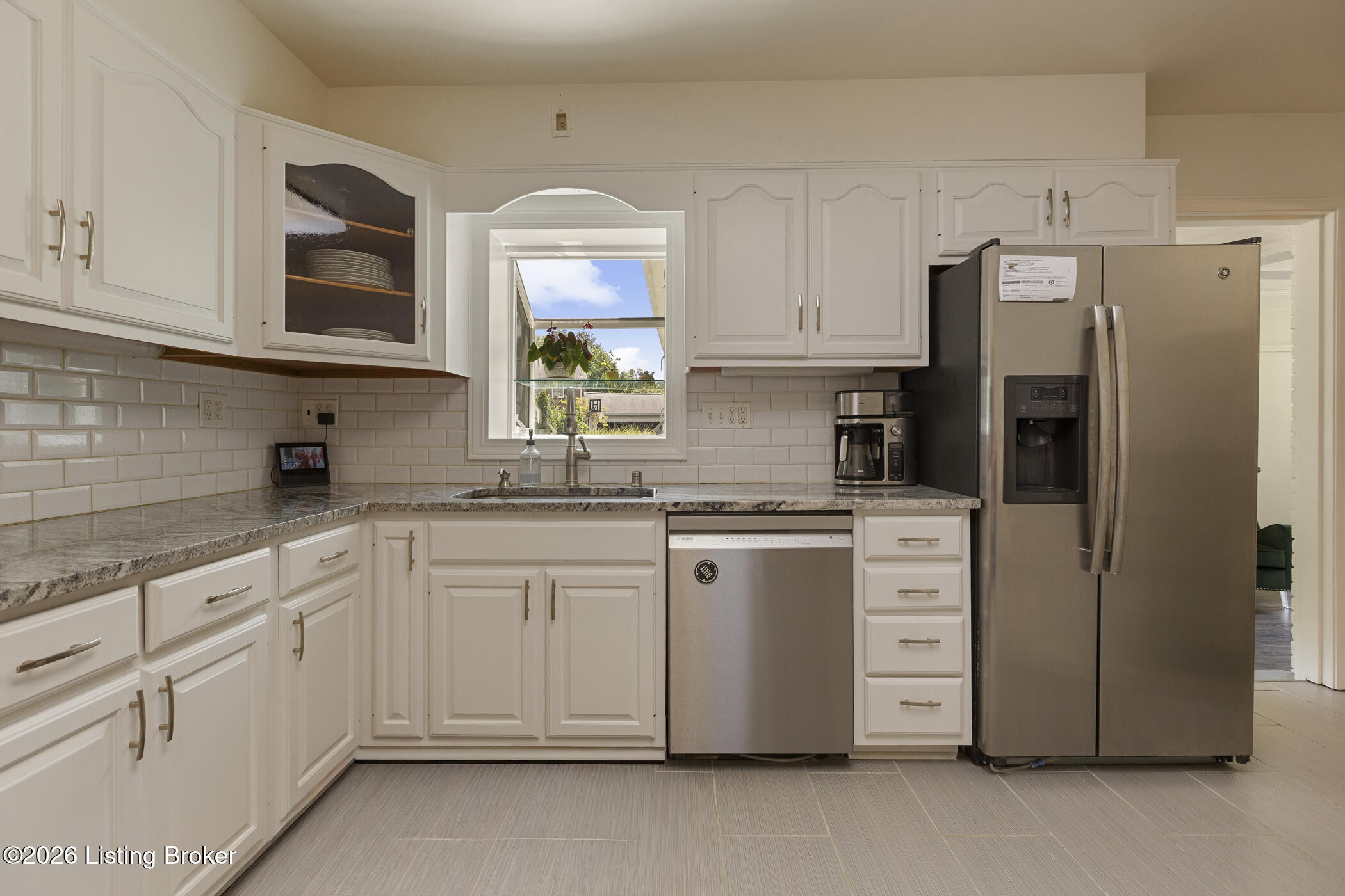 8800 Charing Cross Rd Property Photo 10
