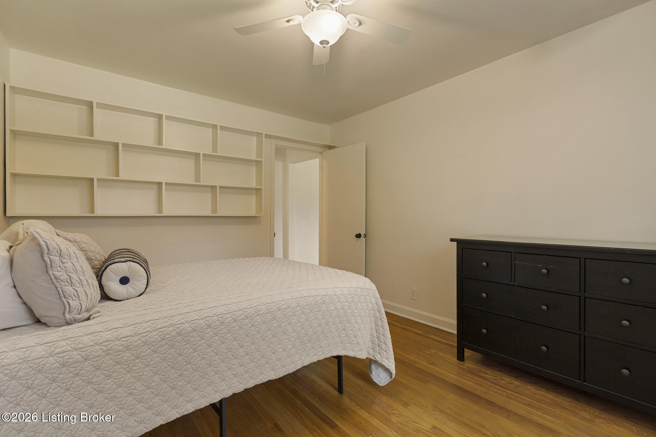 8800 Charing Cross Rd Property Photo 16