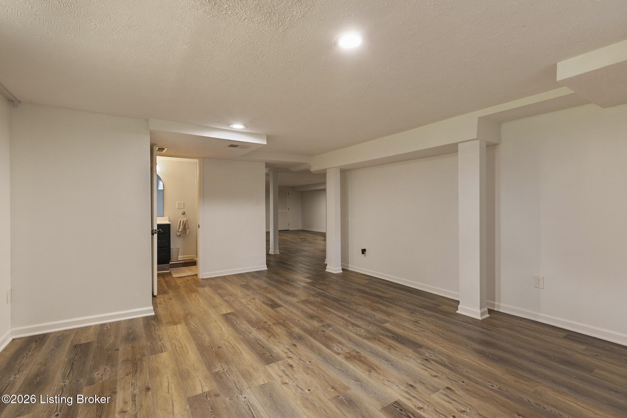 8800 Charing Cross Rd Property Photo 26