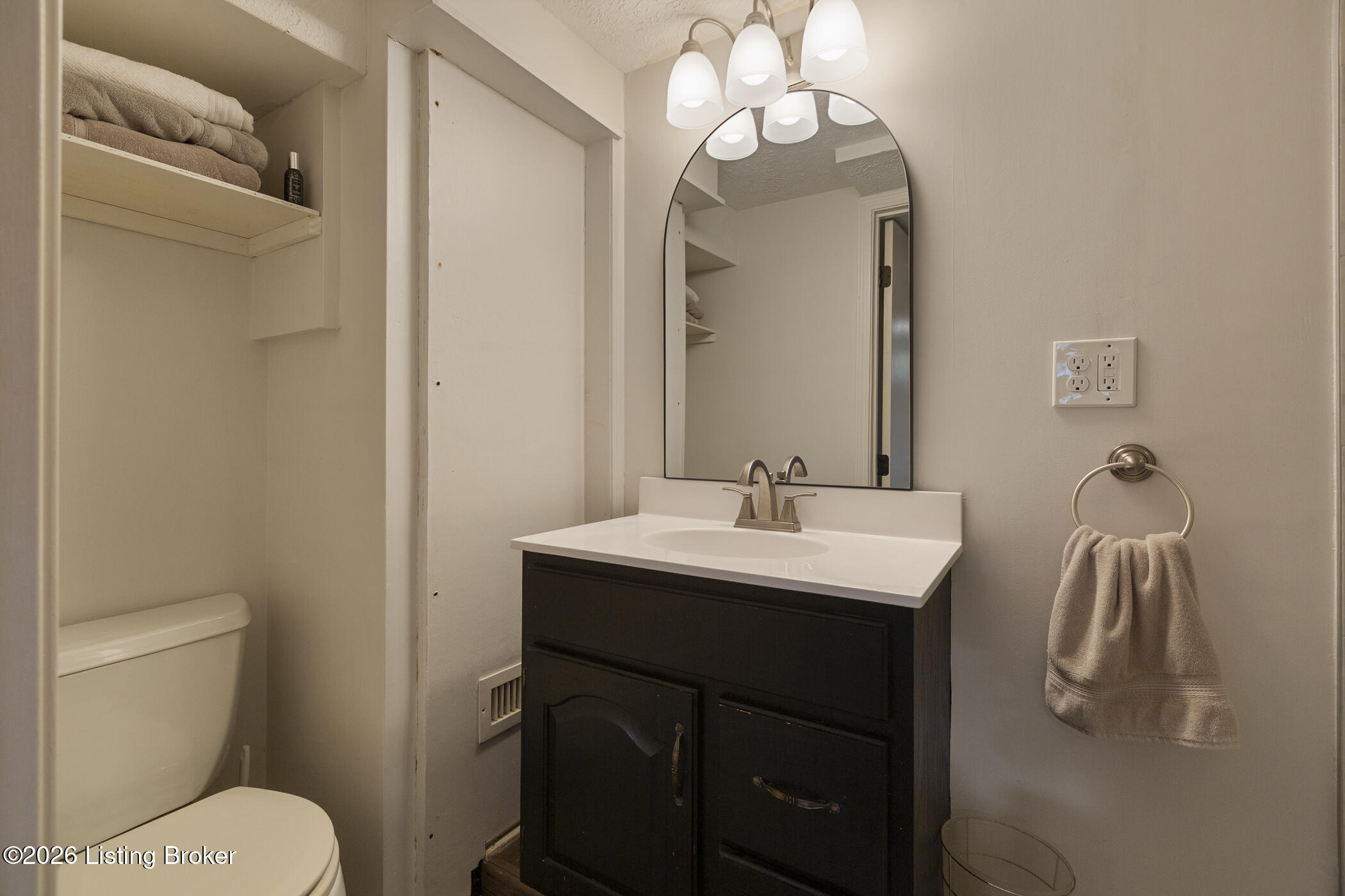 8800 Charing Cross Rd Property Photo 28