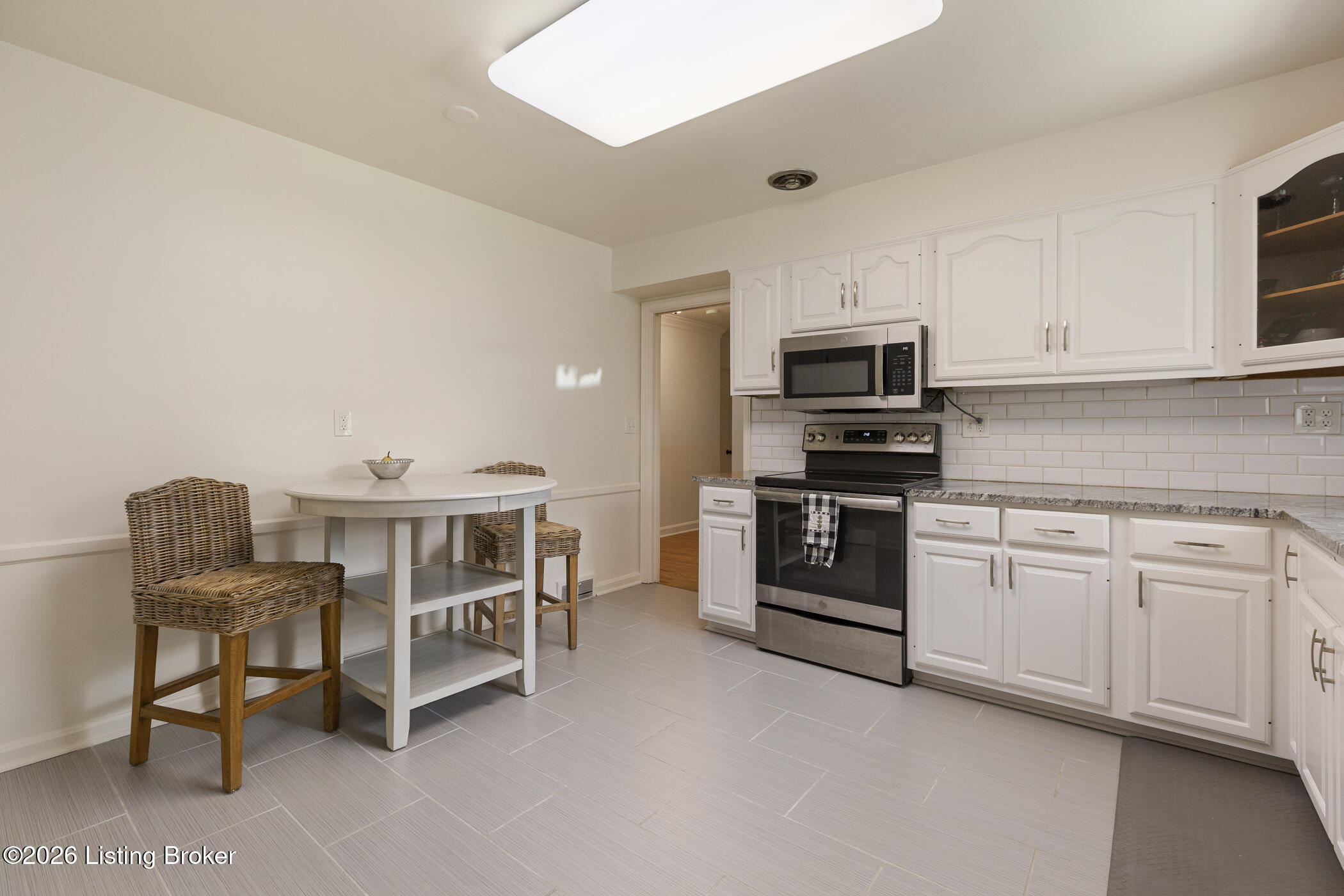 8800 Charing Cross Rd Property Photo 48