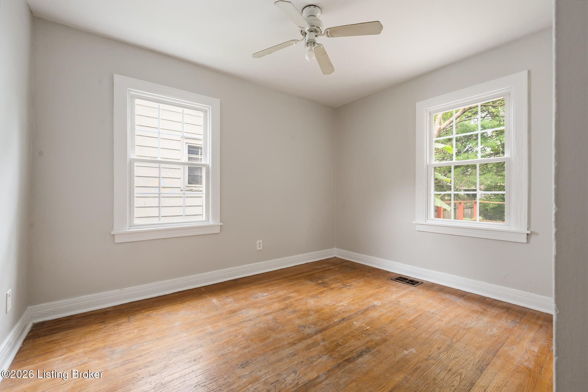 3936 Kennison Ave Property Photo 6