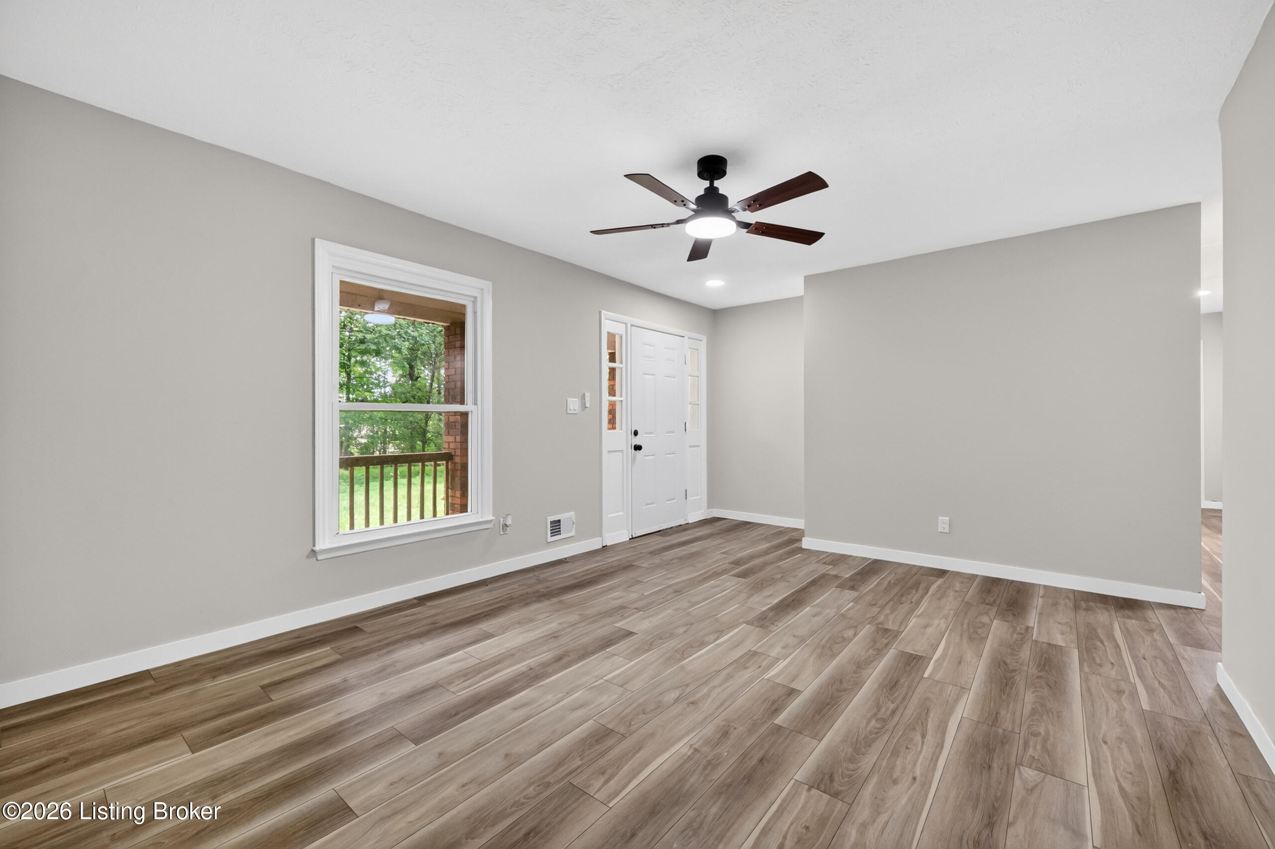 251 Colyer Ln Property Photo 6
