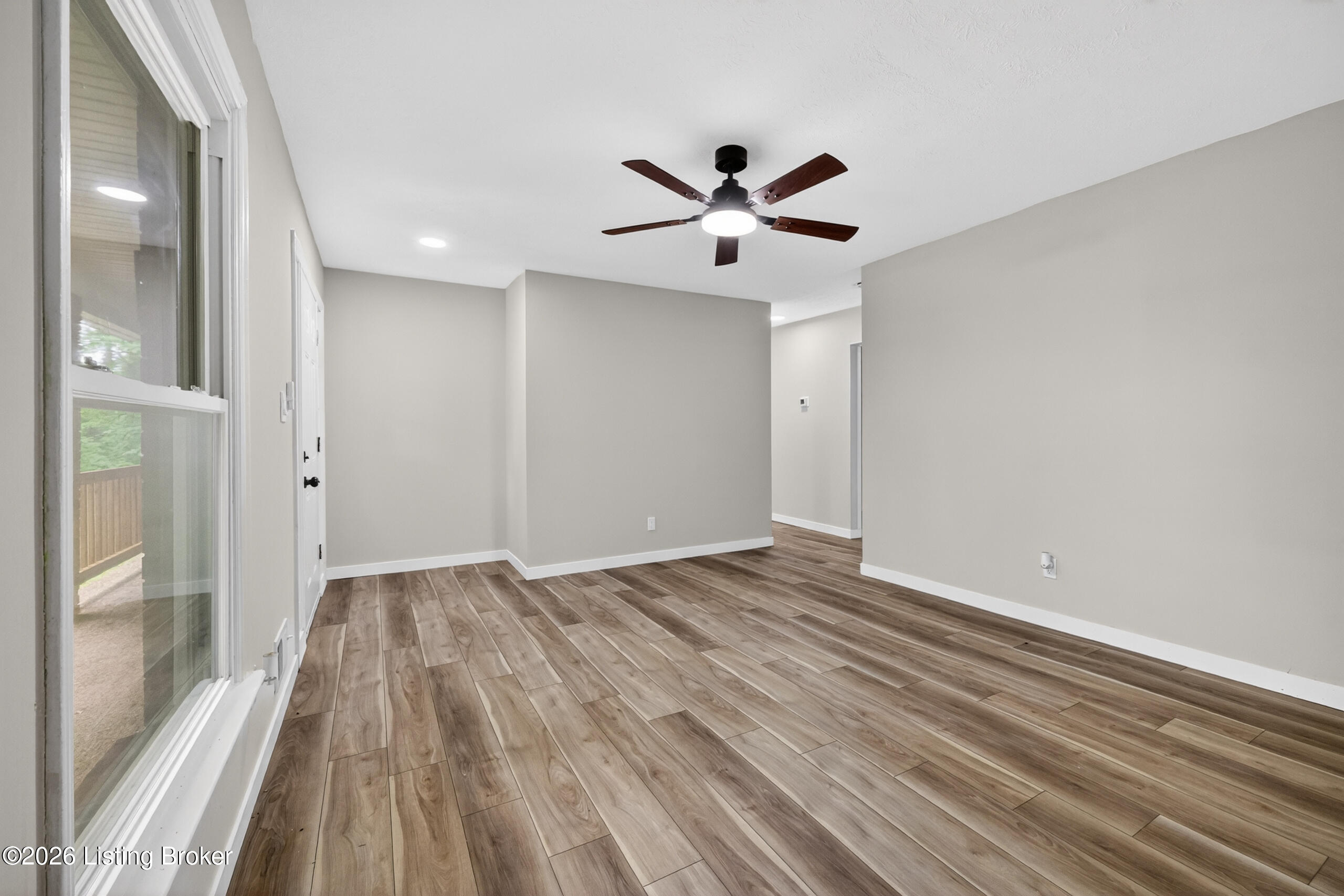 251 Colyer Ln Property Photo 8