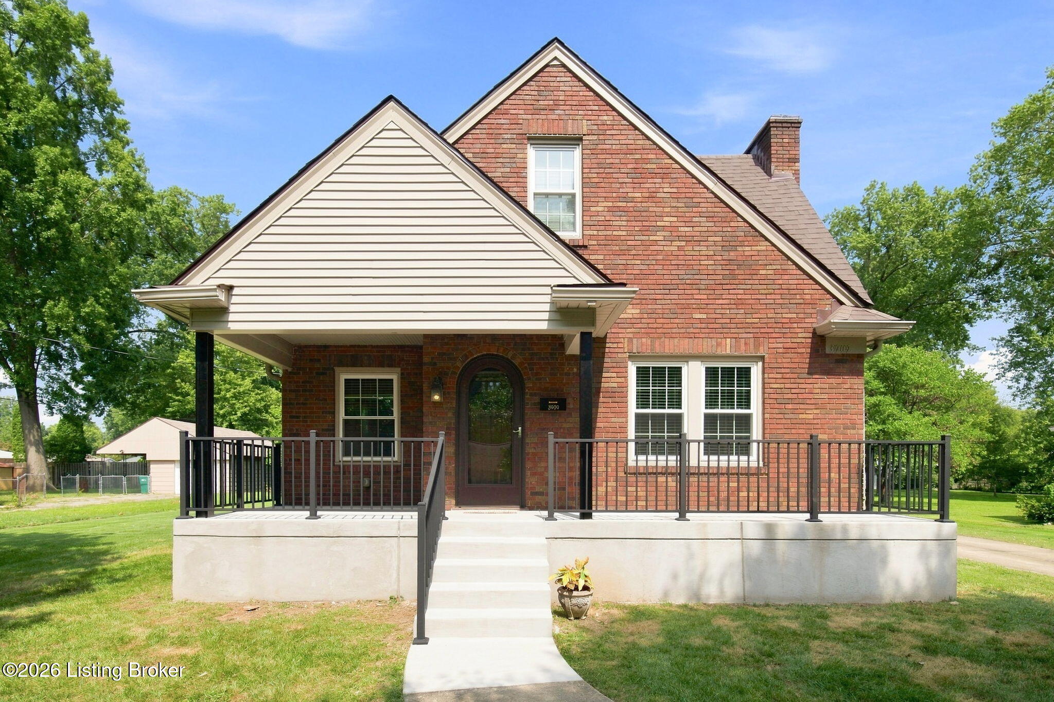 3909 Glen Oak Dr Property Photo 1
