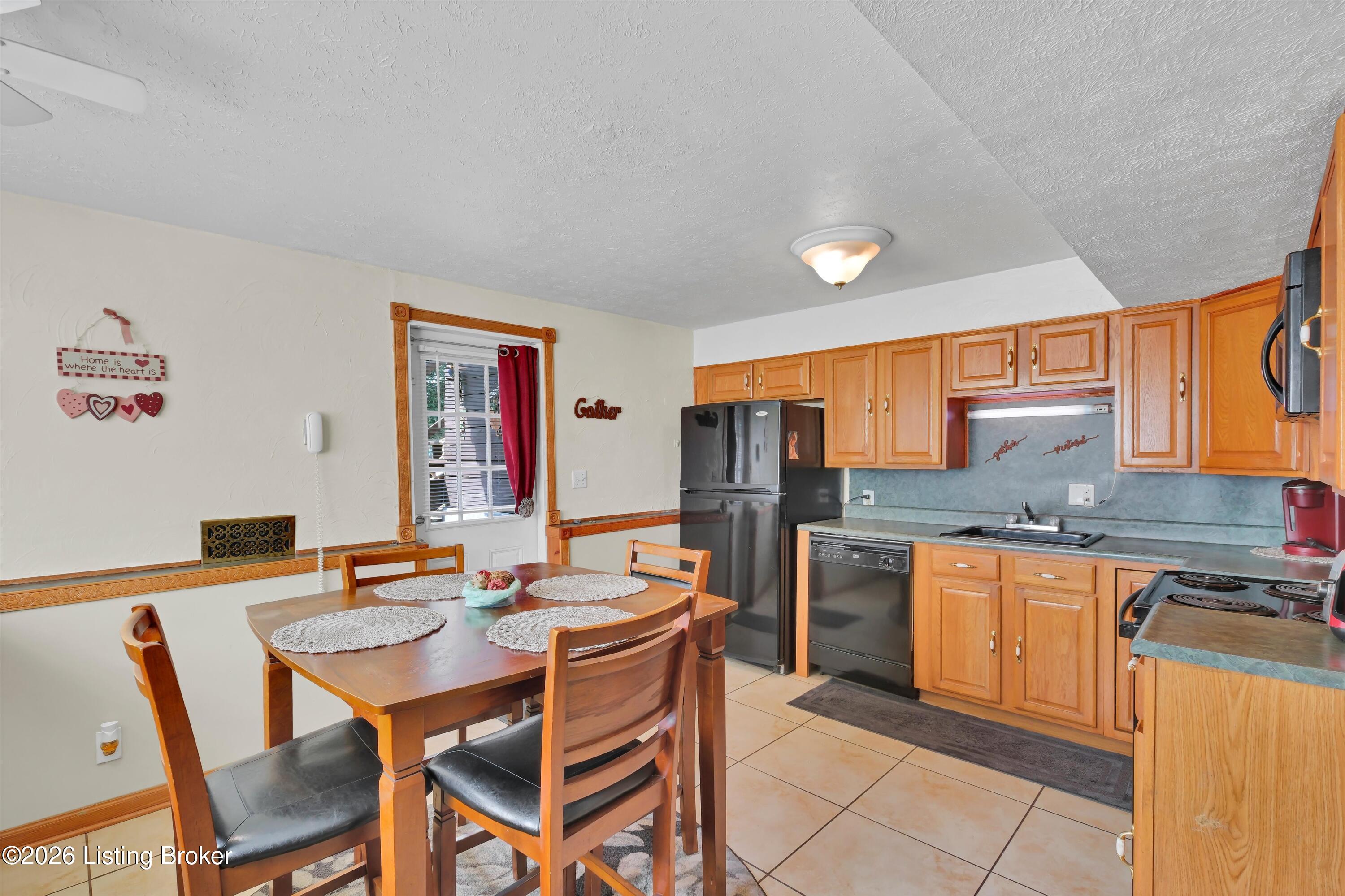 8014 Broadfern Dr Property Photo 26