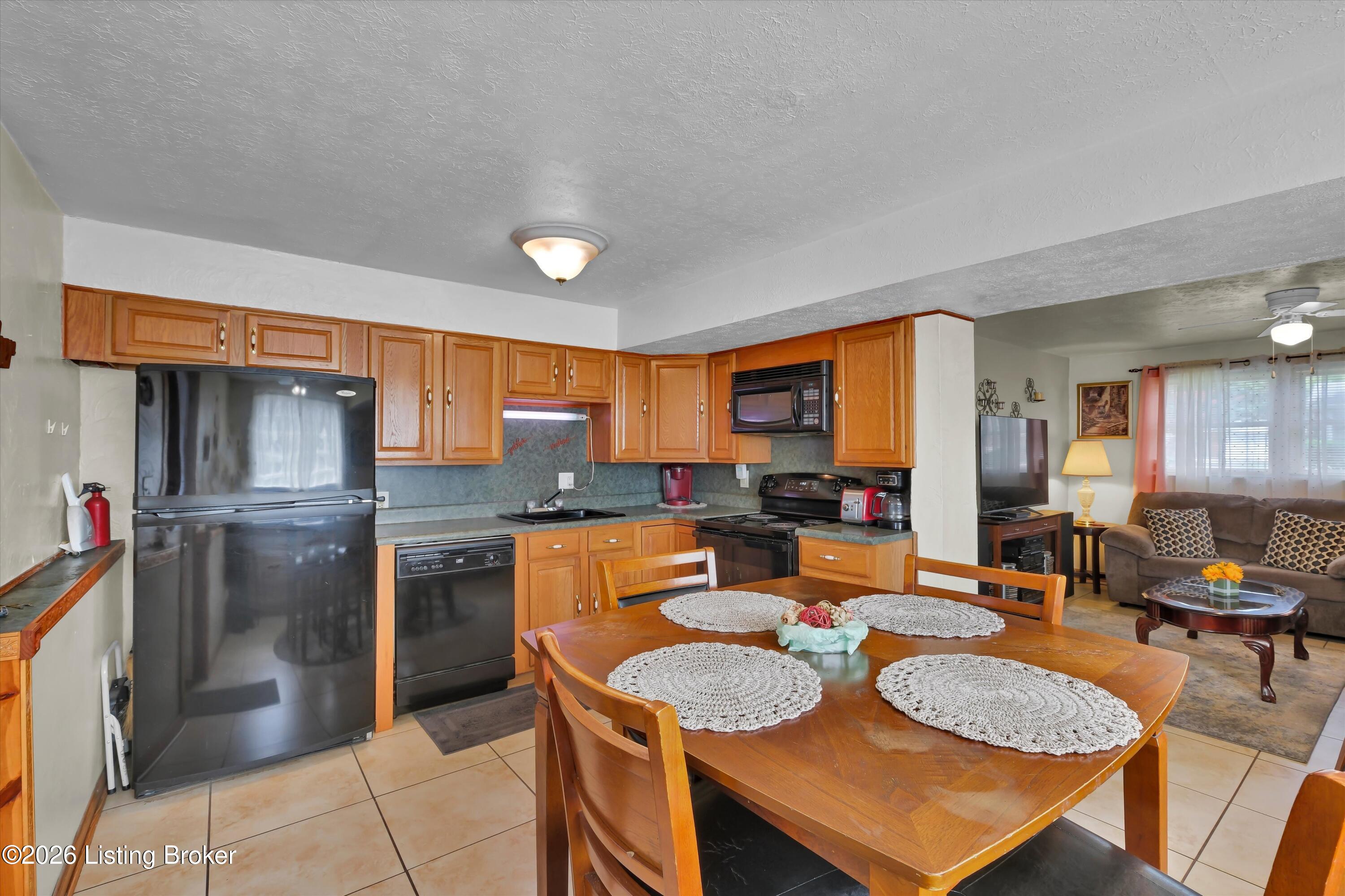 8014 Broadfern Dr Property Photo 27
